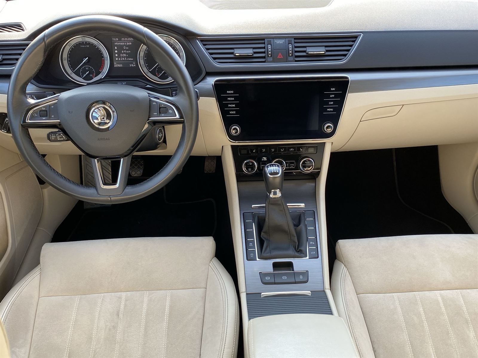 Škoda Superb, Combi 2.0 TDI Style - fotka 5