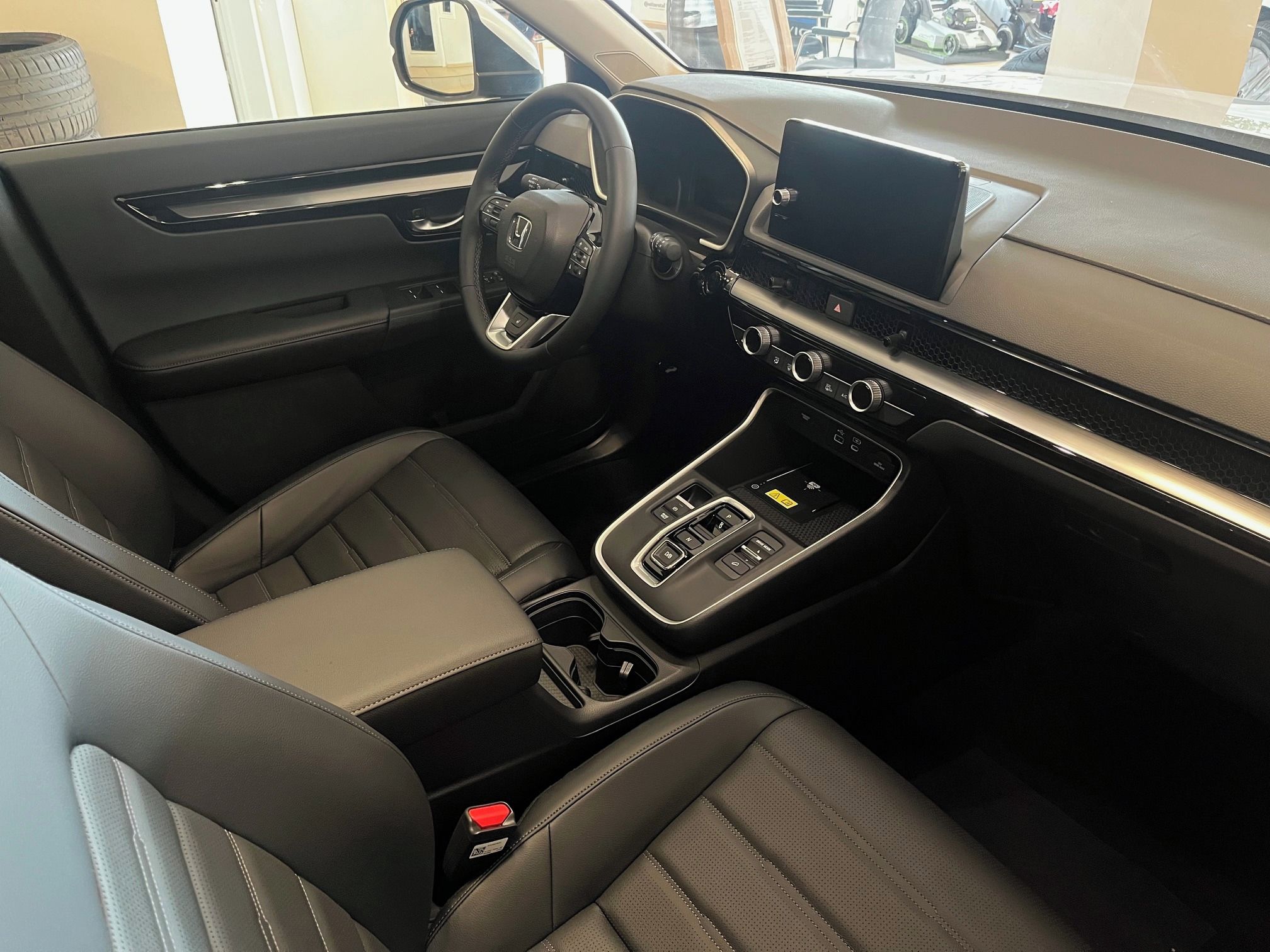 Honda CR-V, 2,0 e:HEV Elegance AWD Diamond - fotka 6