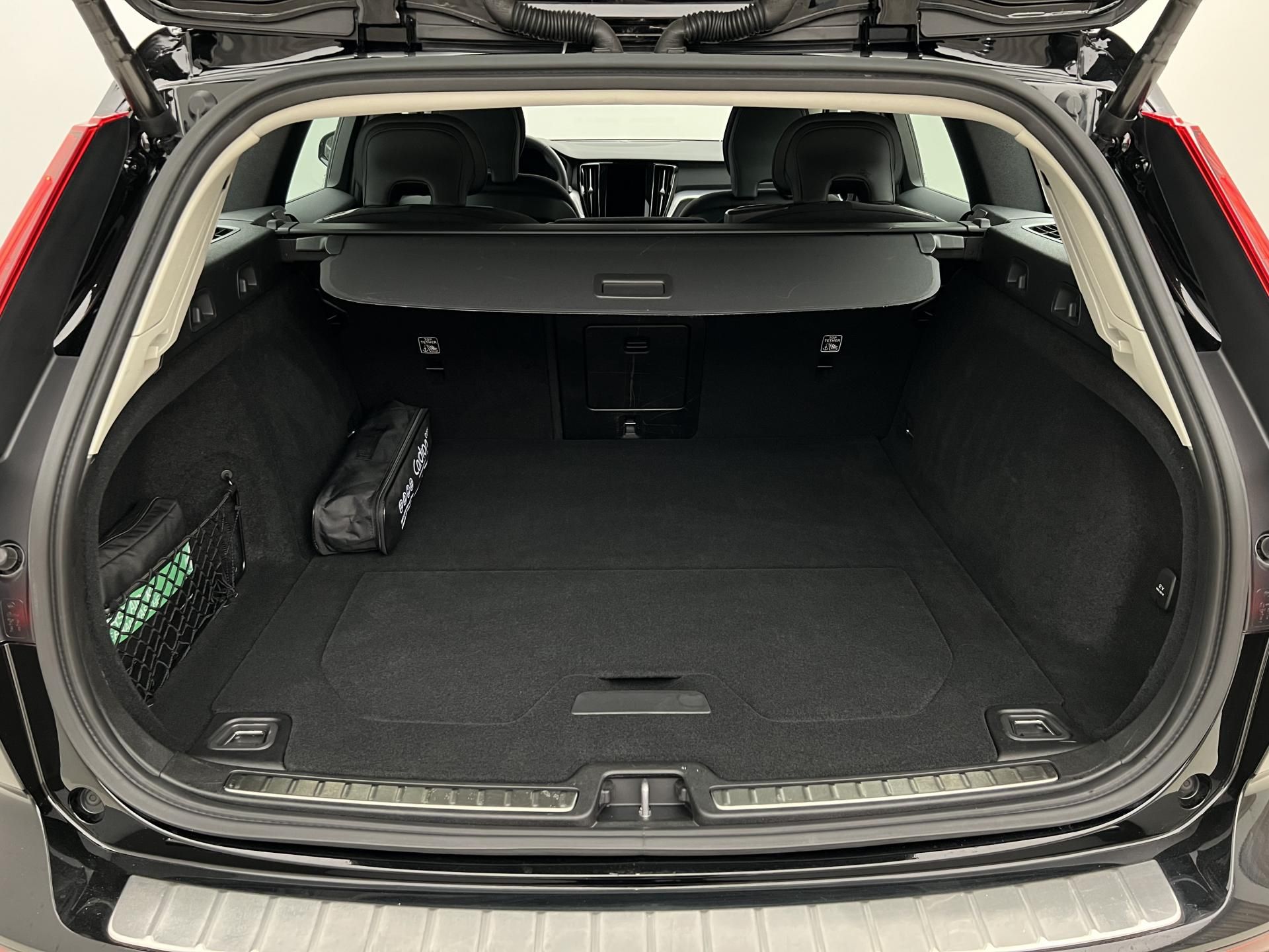 Volvo V60, B4 CORE AUT 1.maj. - fotka 6