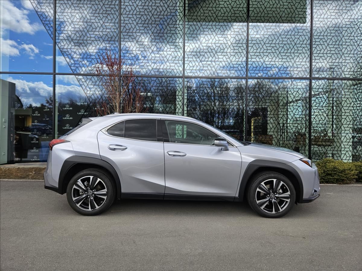 Lexus UX 250h, 2,0 UX 250h Business Tech  2,0 - fotka 5