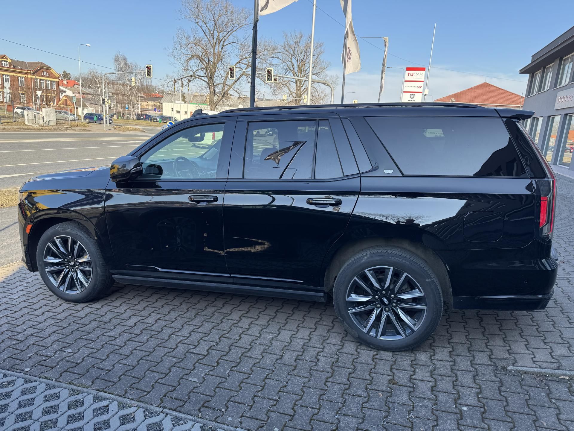 Cadillac Escalade, 6,2 Sport Platinum MAX VÝBAVA! - fotka 2