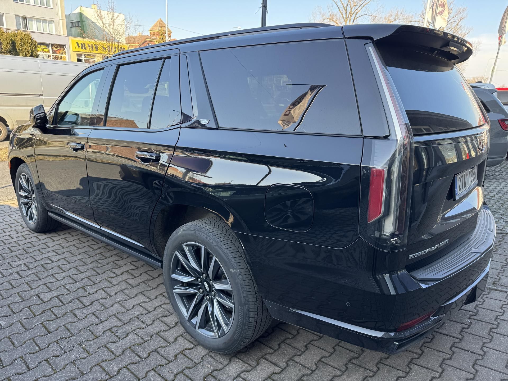 Cadillac Escalade, 6,2 Sport Platinum MAX VÝBAVA! - fotka 3