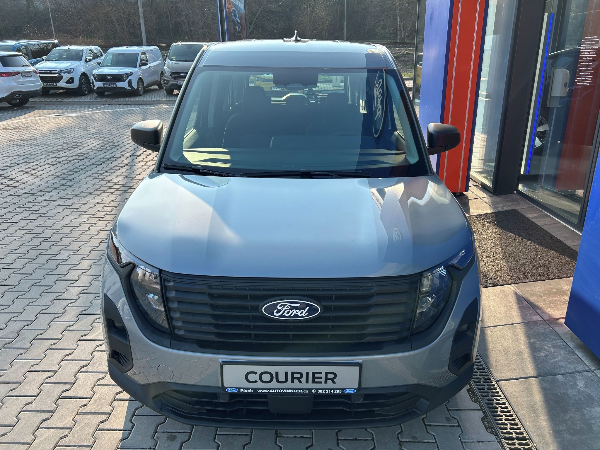 Ford Tourneo Courier, 1.0 EcoBoost 92 kW Trend L1 - fotka 2