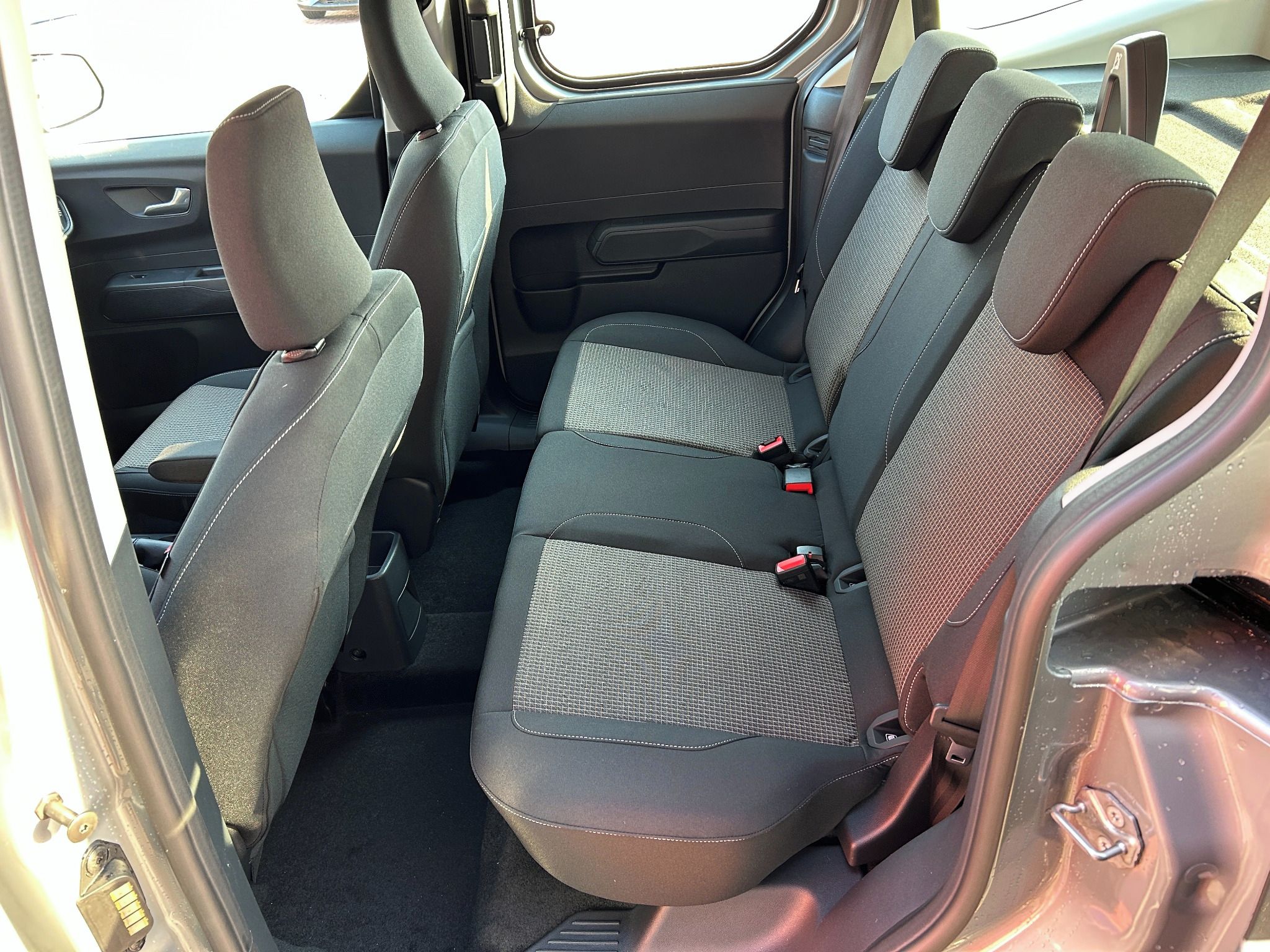 Ford Tourneo Courier, 1.0 EcoBoost 92 kW Trend L1 - fotka 6