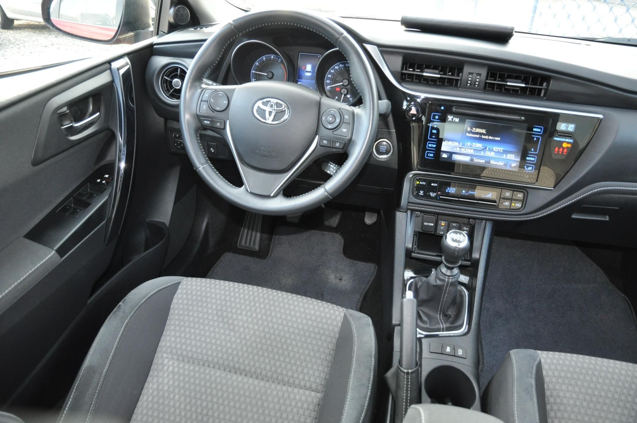 Toyota Auris, 1.2i Turbo 85kW KOMBI - fotka 5