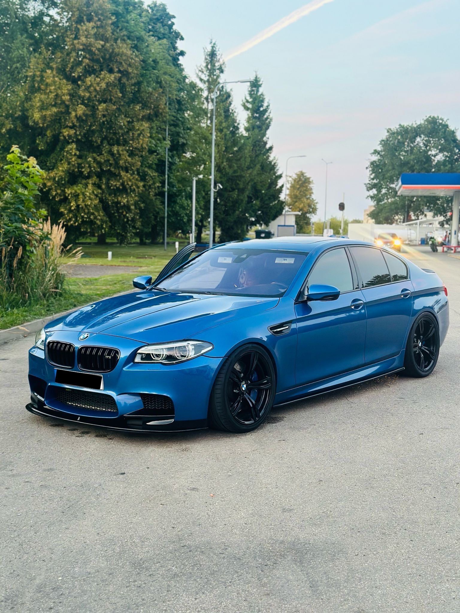 BMW M5, 4.4L Monte Carlo Blue H&R Top
