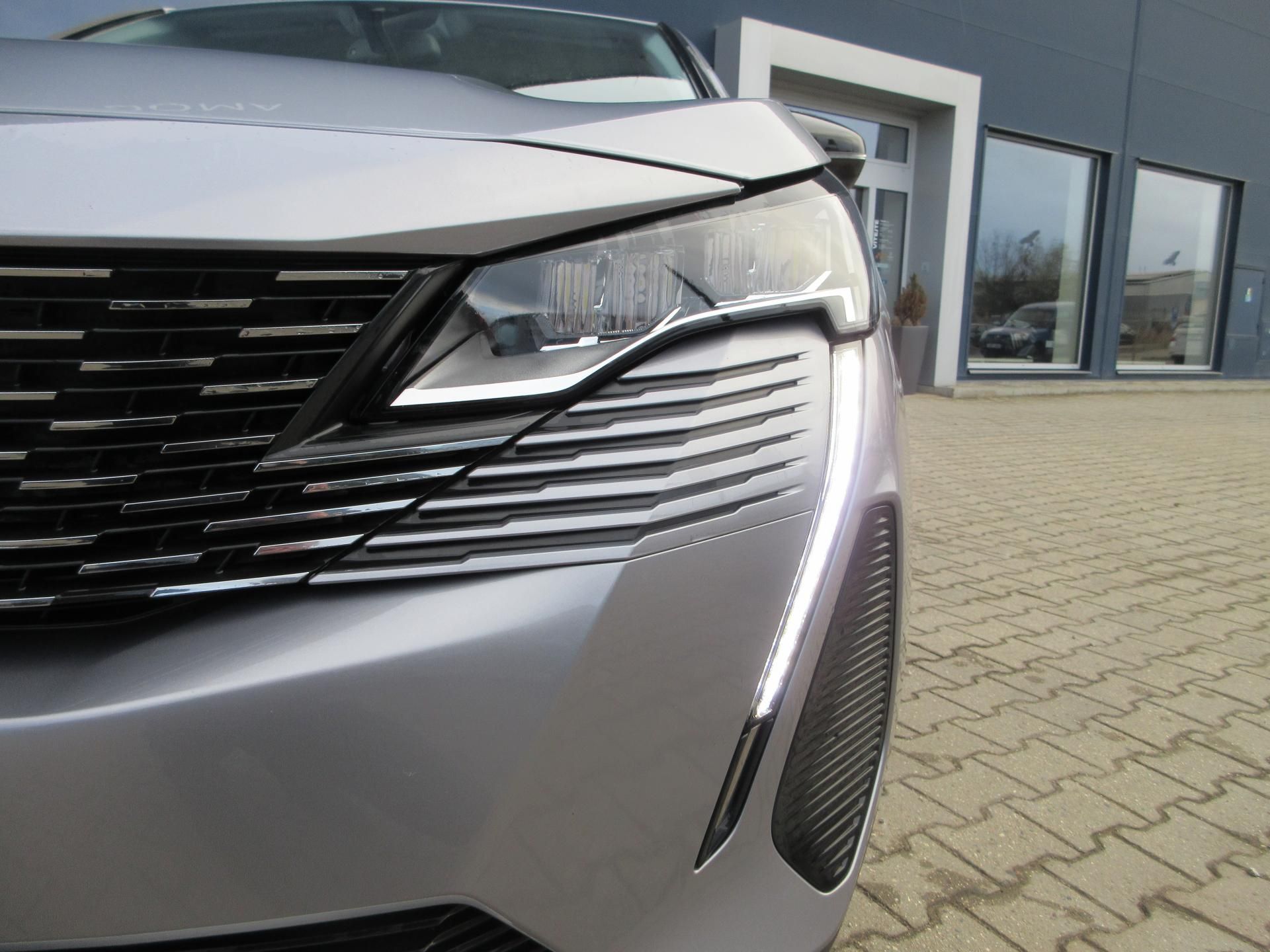 Peugeot 3008, ACTIVE 1.2 PureTech 130 EAT8 - fotka 3