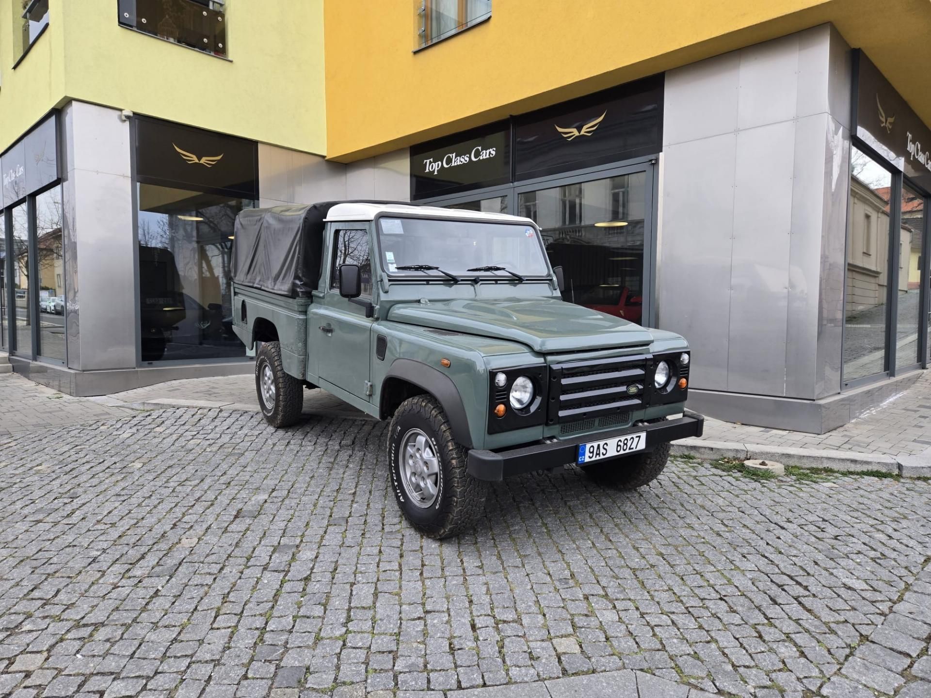 Land Rover Defender, SKLADEM!
