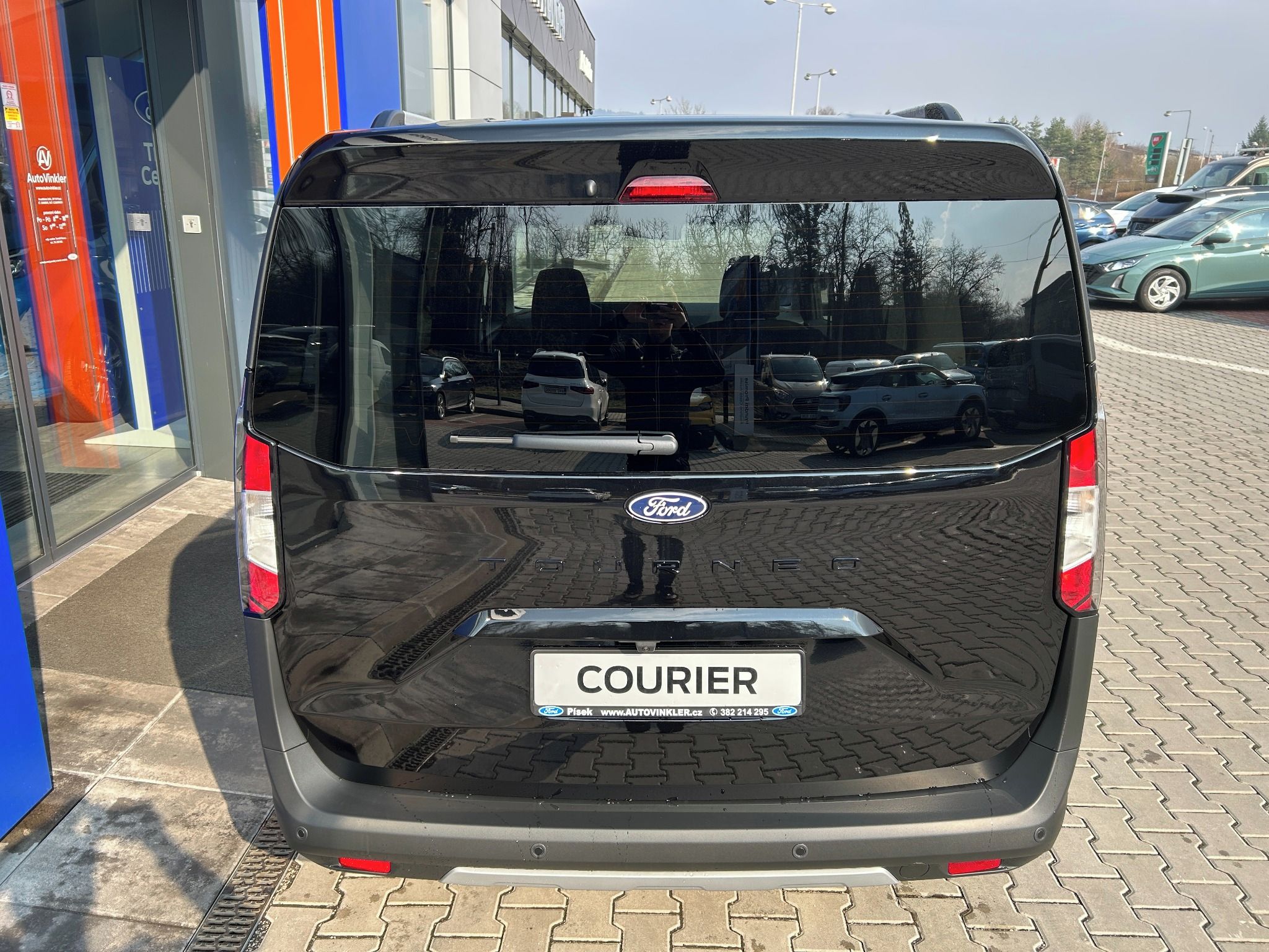 Ford Tourneo Courier, 1.0 EcoBoost 92 kW Active L1 - fotka 4