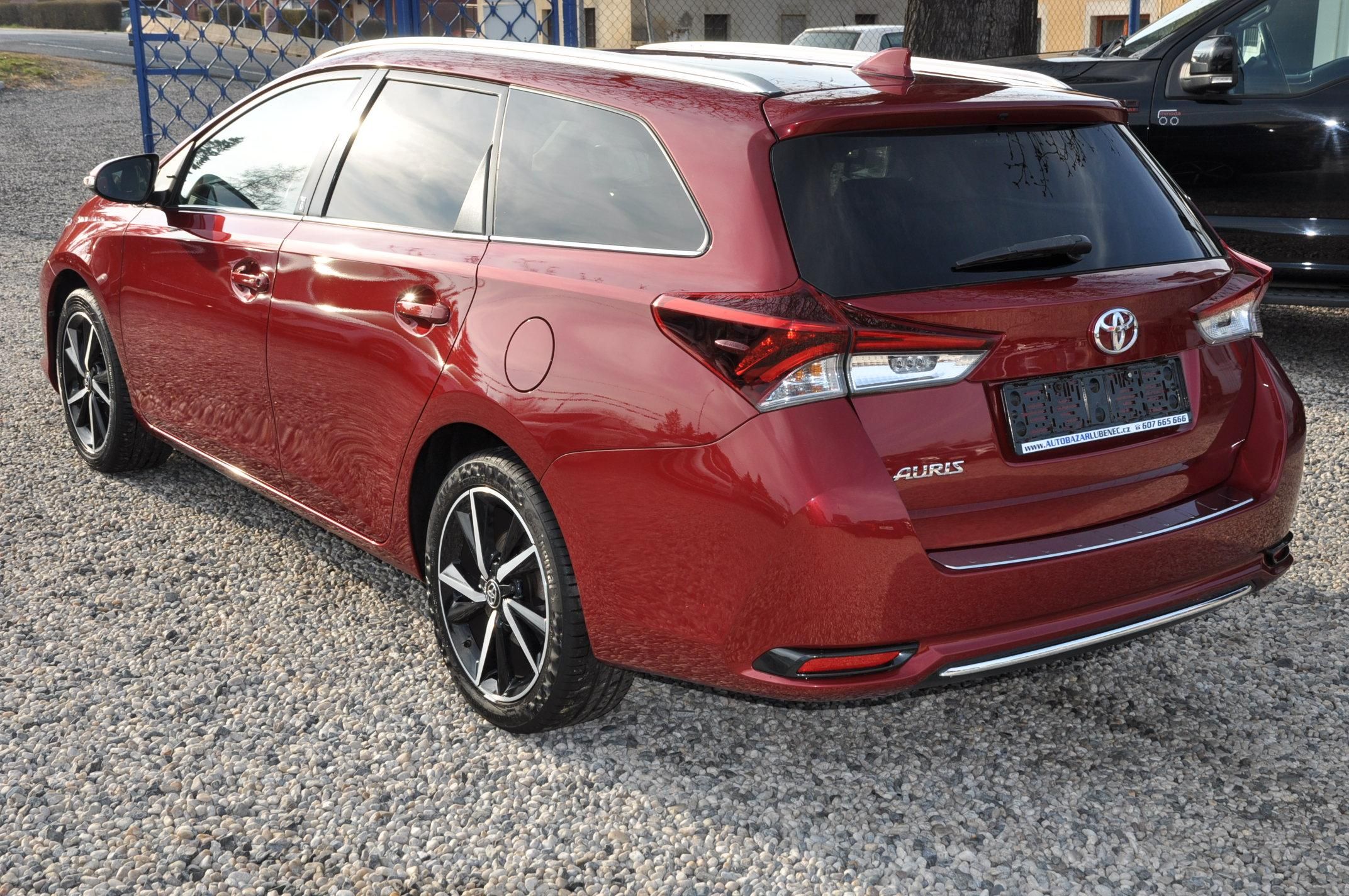 Toyota Auris, 1.2i Turbo 85kW KOMBI - fotka 4