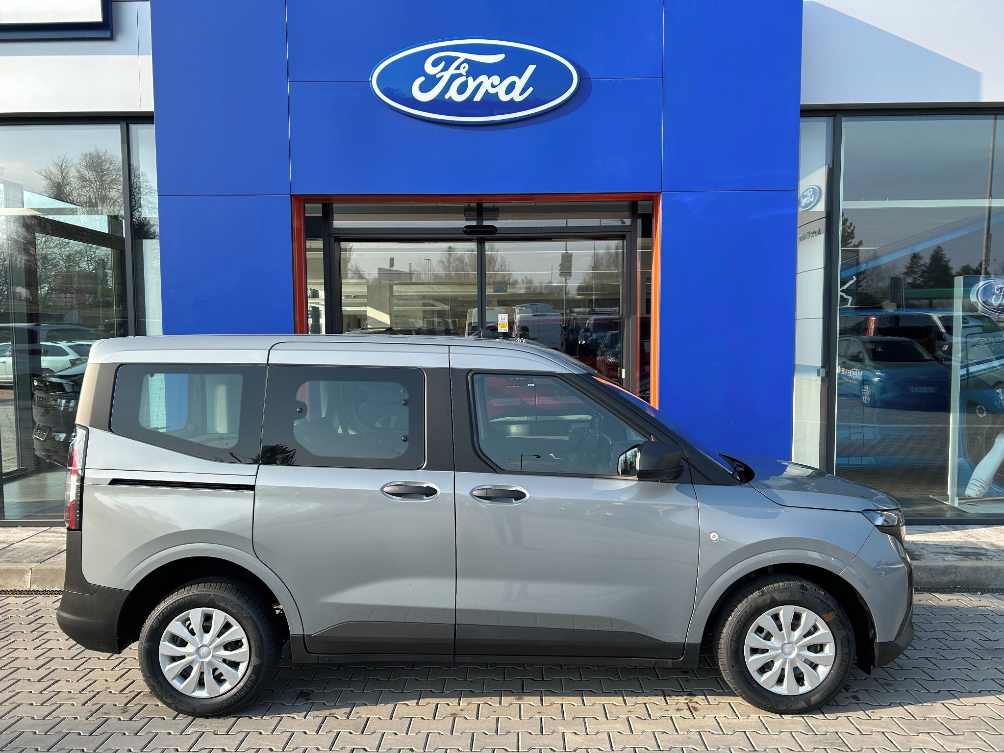Ford Tourneo Courier, 1.0 EcoBoost 92 kW Trend L1 - fotka 3