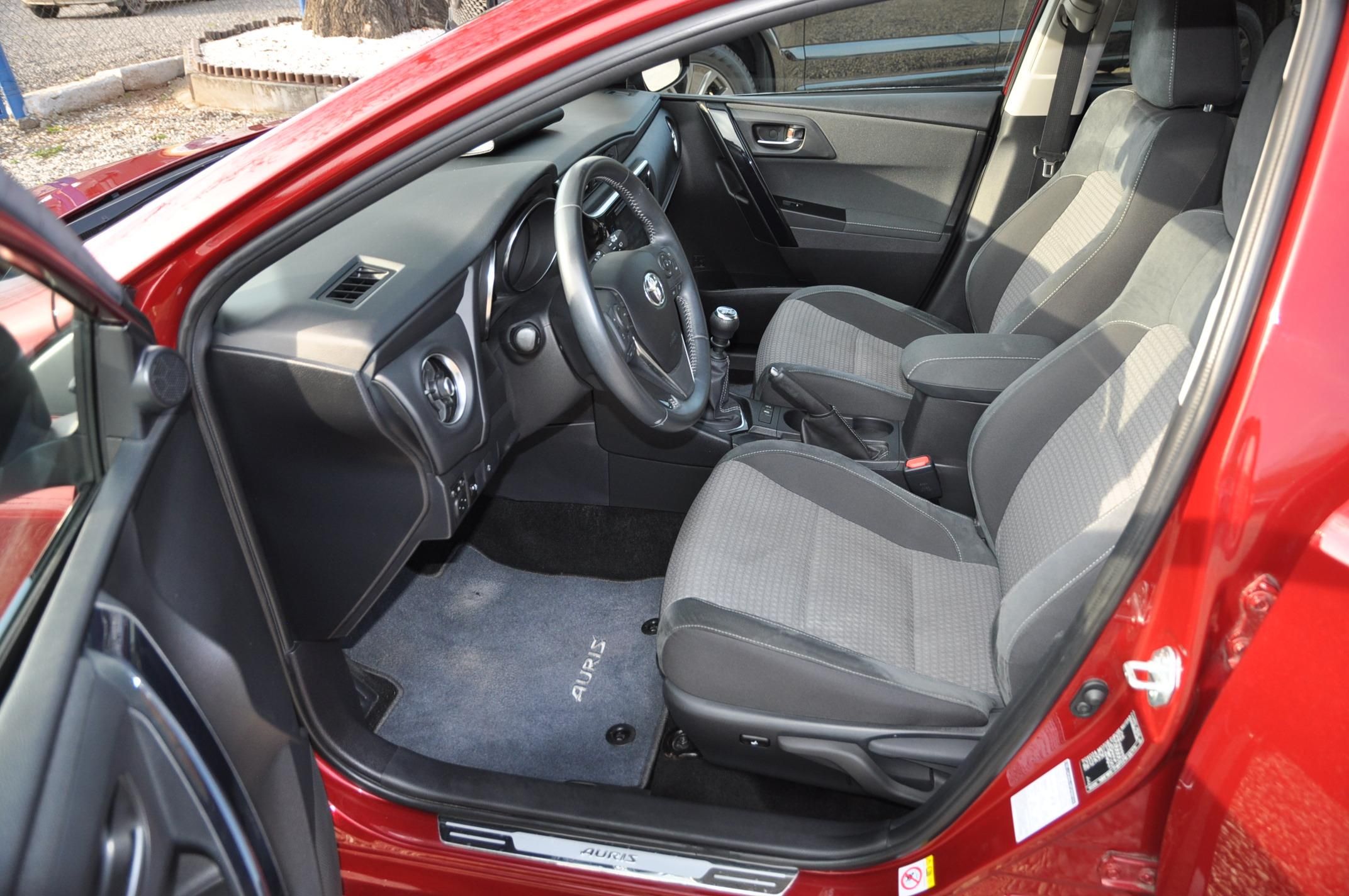 Toyota Auris, 1.2i Turbo 85kW KOMBI - fotka 6