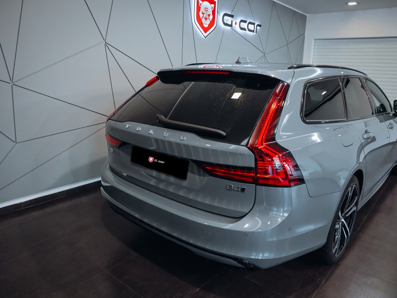 Volvo V90, B4 R-Design AWD - fotka 6