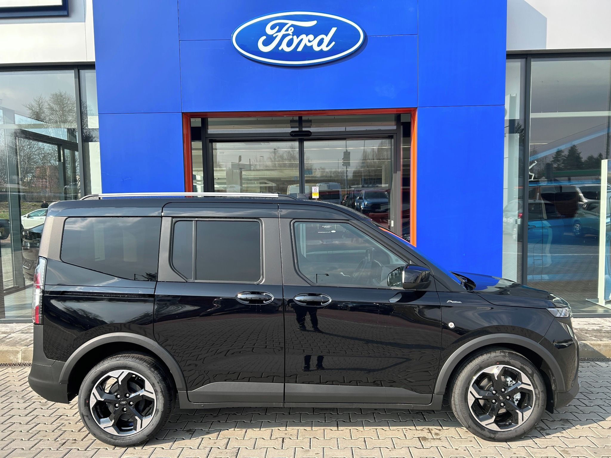 Ford Tourneo Courier, 1.0 EcoBoost 92 kW Active L1 - fotka 3