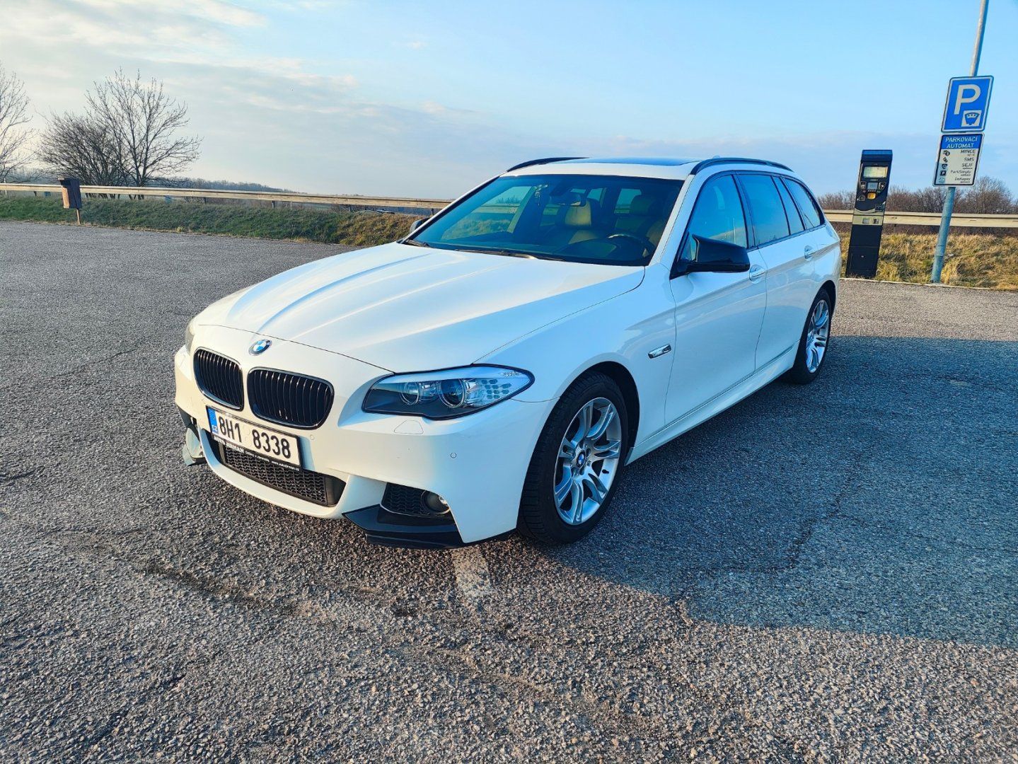 BMW Řada 5, 520D M-Packet