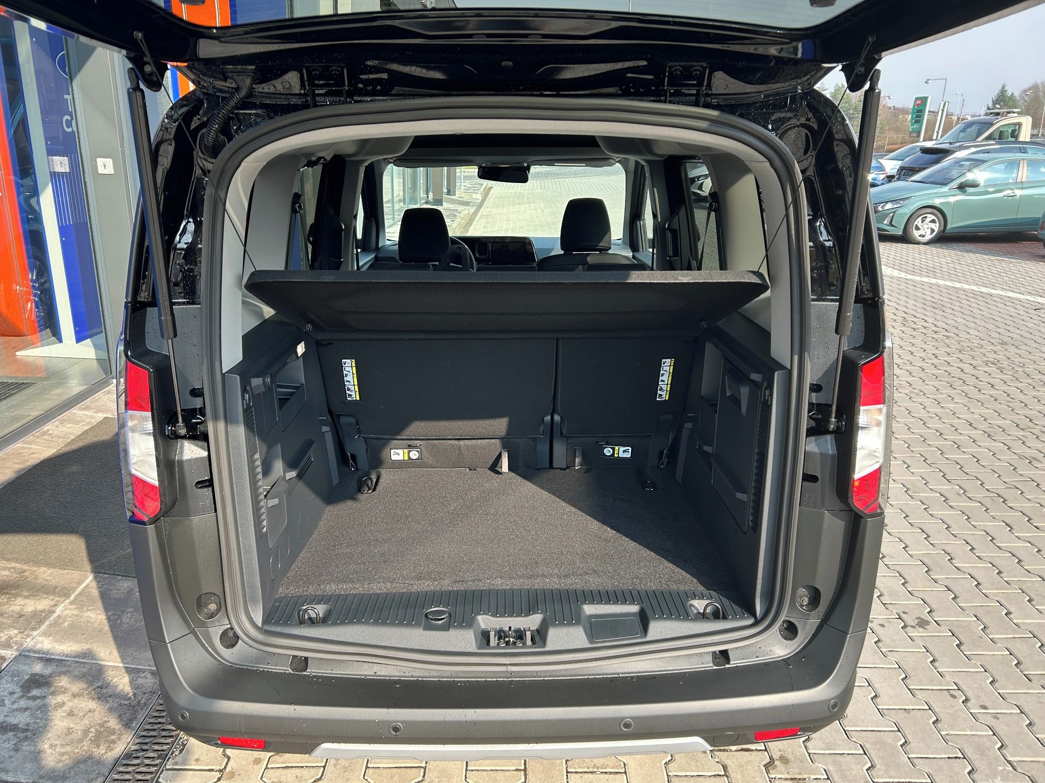 Ford Tourneo Courier, 1.0 EcoBoost 92 kW Active L1 - fotka 6