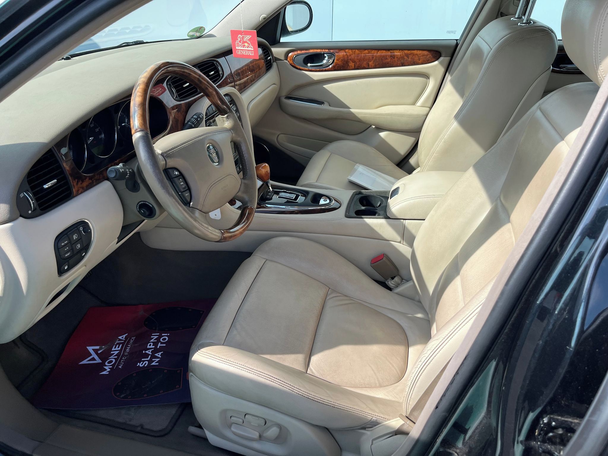 Jaguar XJ, 3.0 V6 Automat - fotka 6