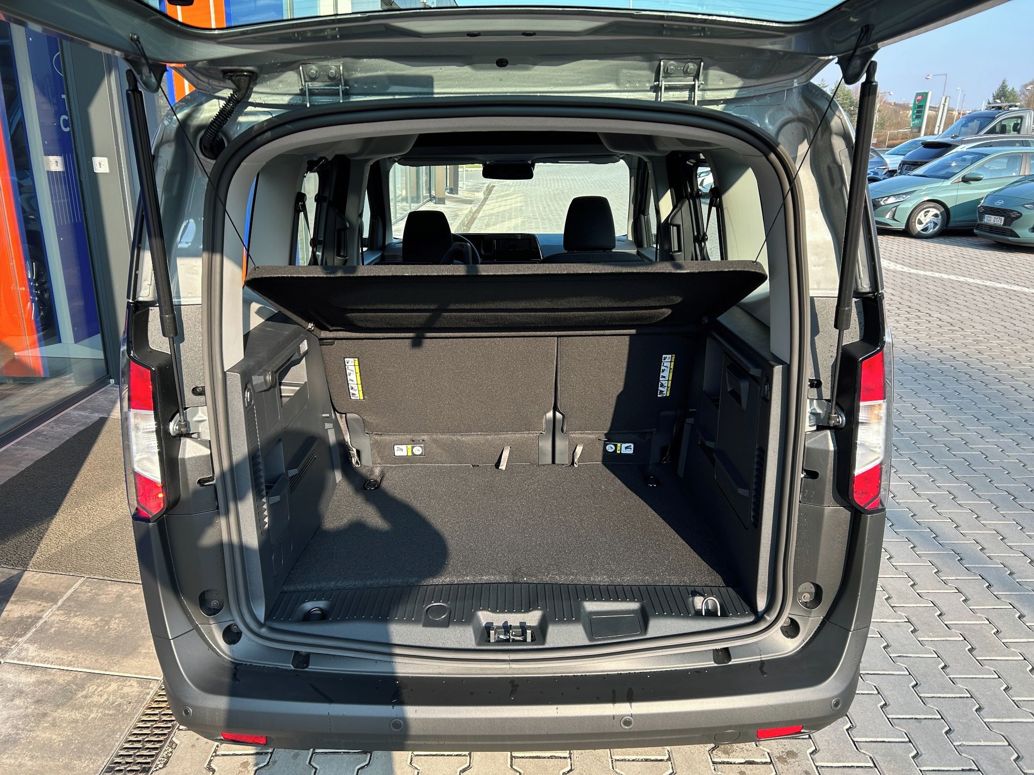 Ford Tourneo Courier, 1.0 EcoBoost 92 kW Trend L1 - fotka 5