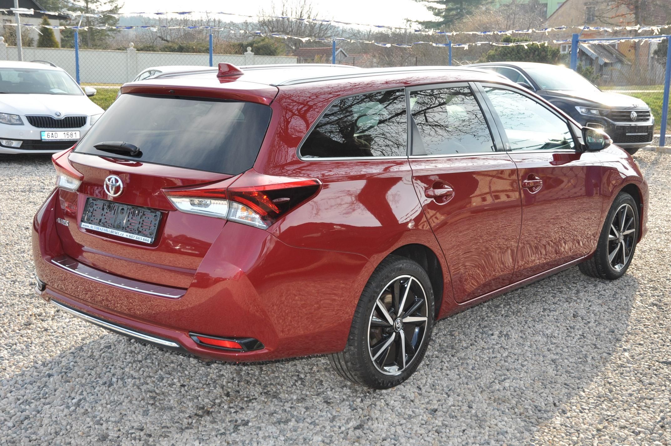 Toyota Auris, 1.2i Turbo 85kW KOMBI - fotka 3