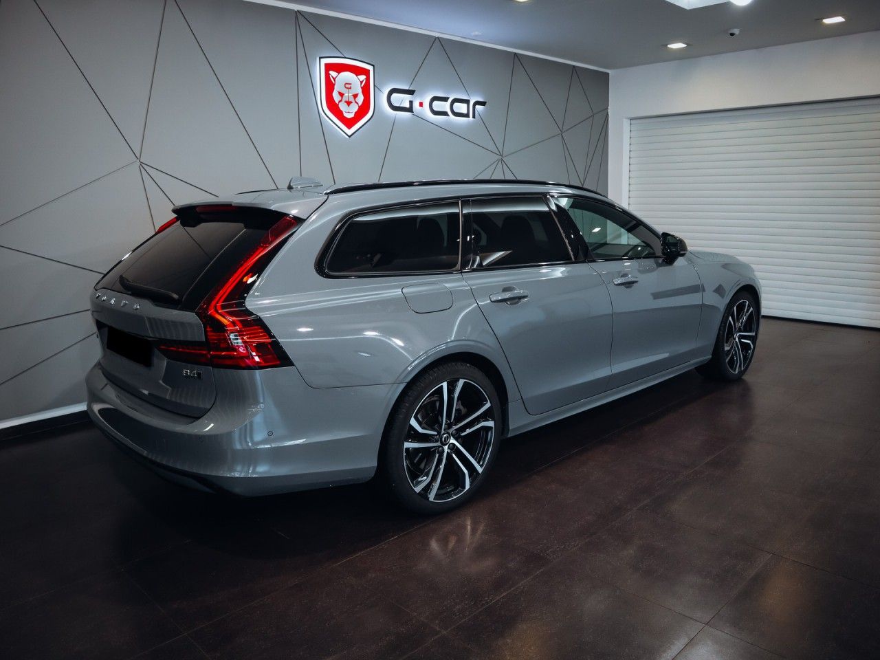 Volvo V90, B4 R-Design AWD - fotka 5