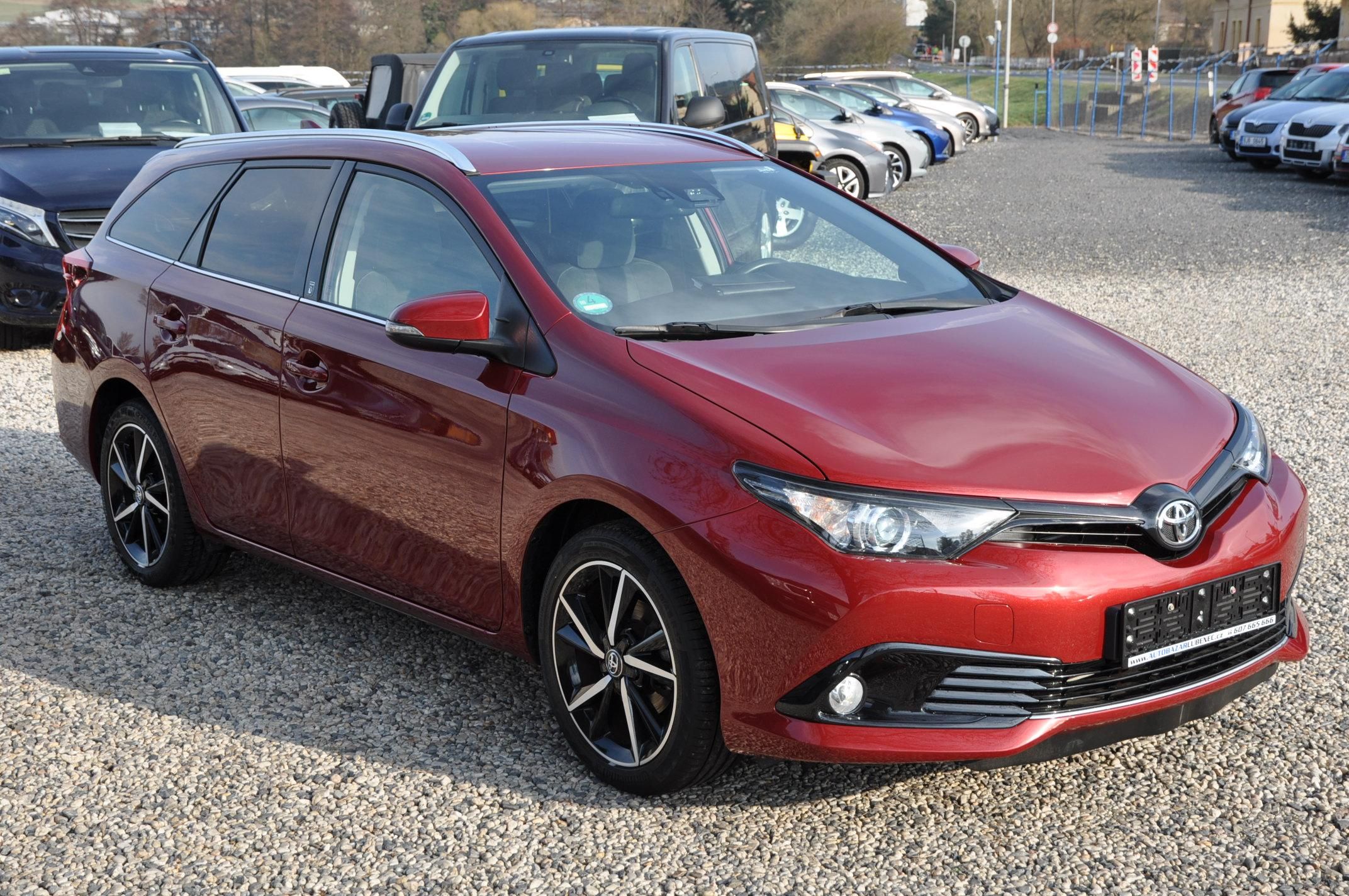 Toyota Auris, 1.2i Turbo 85kW KOMBI - fotka 2
