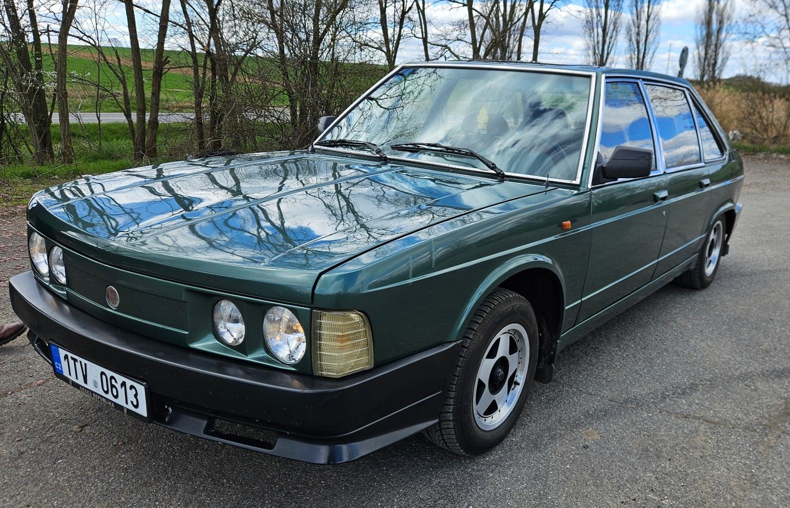 Tatra T613, /4 karburátor