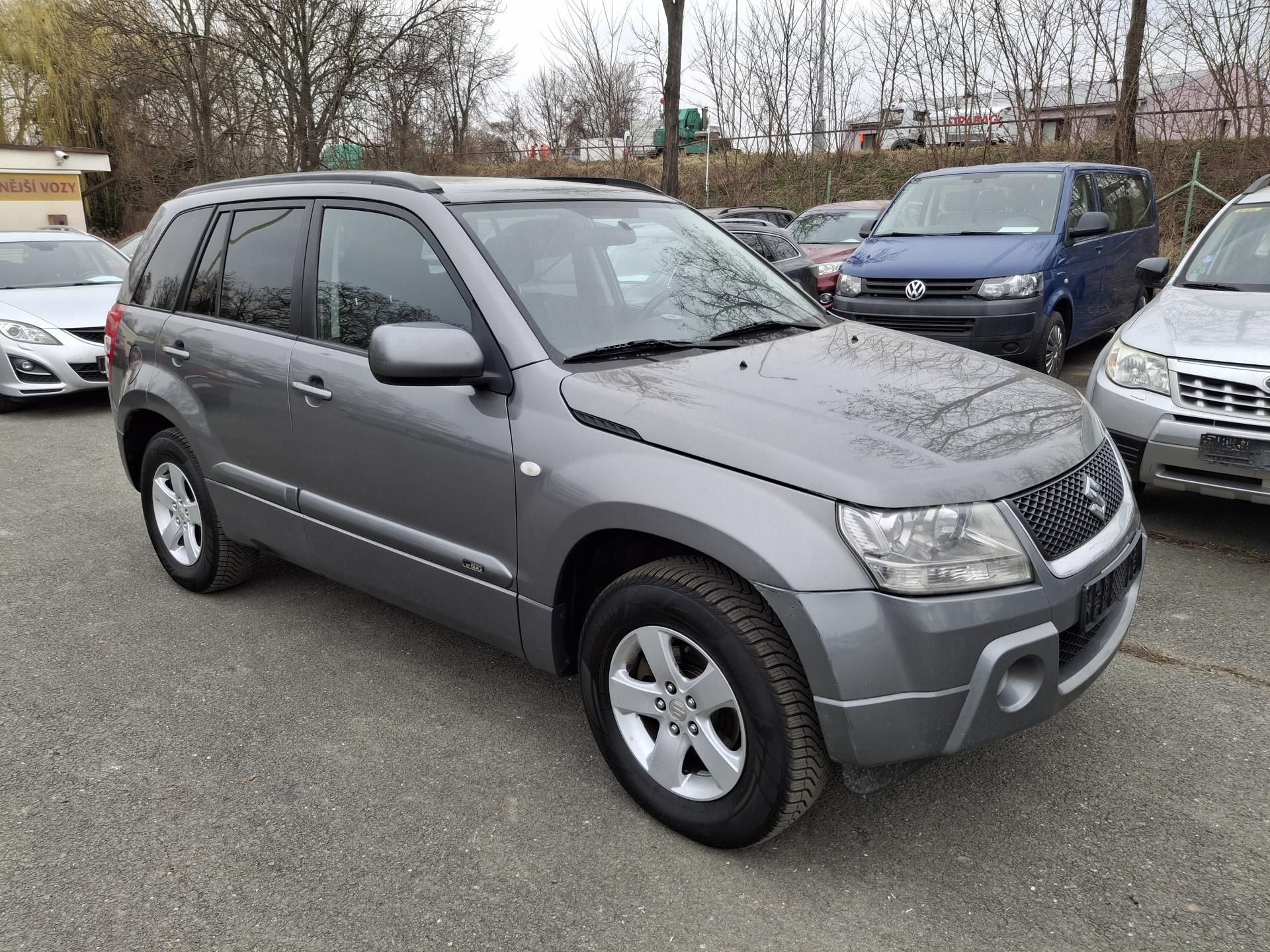 Suzuki Grand Vitara, 2.0 benzin 4x4 - fotka 5