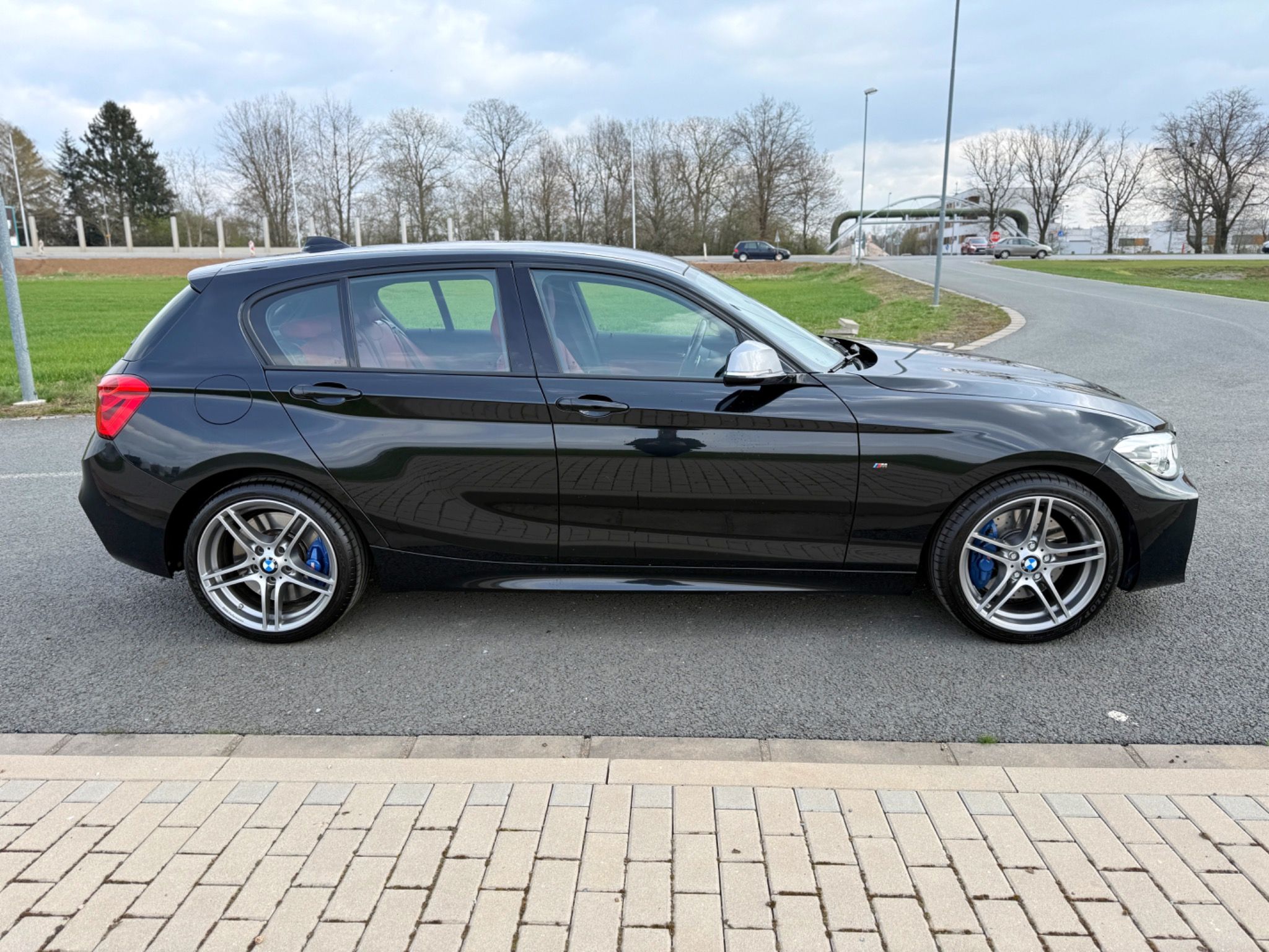 BMW Řada 1, M135i xDRIVE NAVI H/K LED KŮŽE - fotka 6