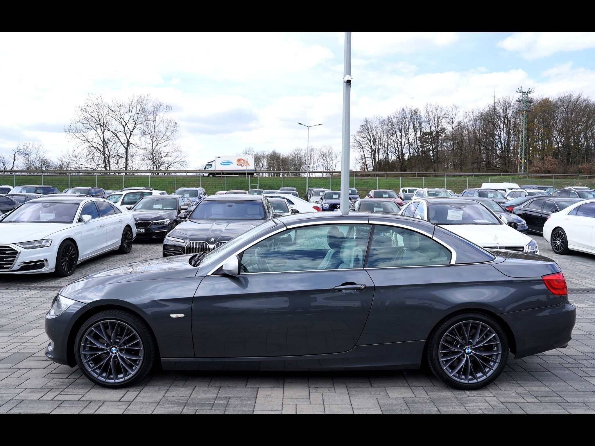 BMW Řada 3, 330i Cabrio/kůže/manuál/275 PS - fotka 3