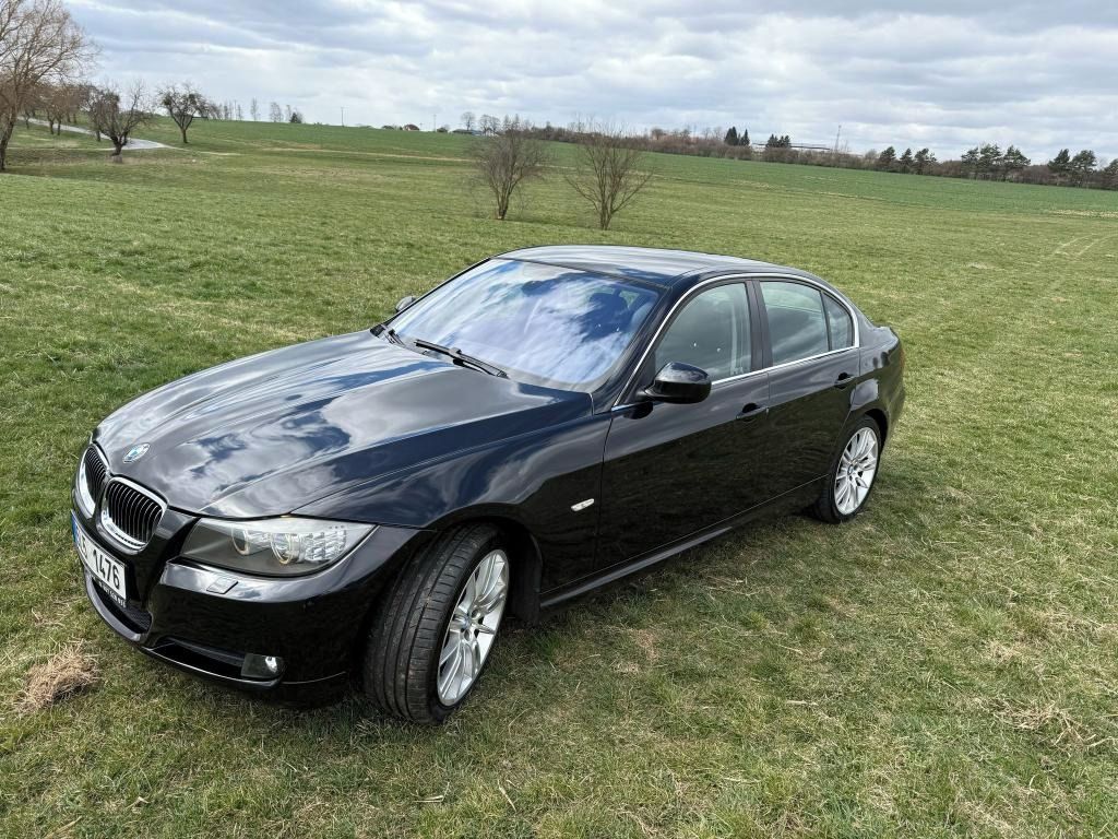 BMW Řada 3, 330i - XENONY - fotka 2