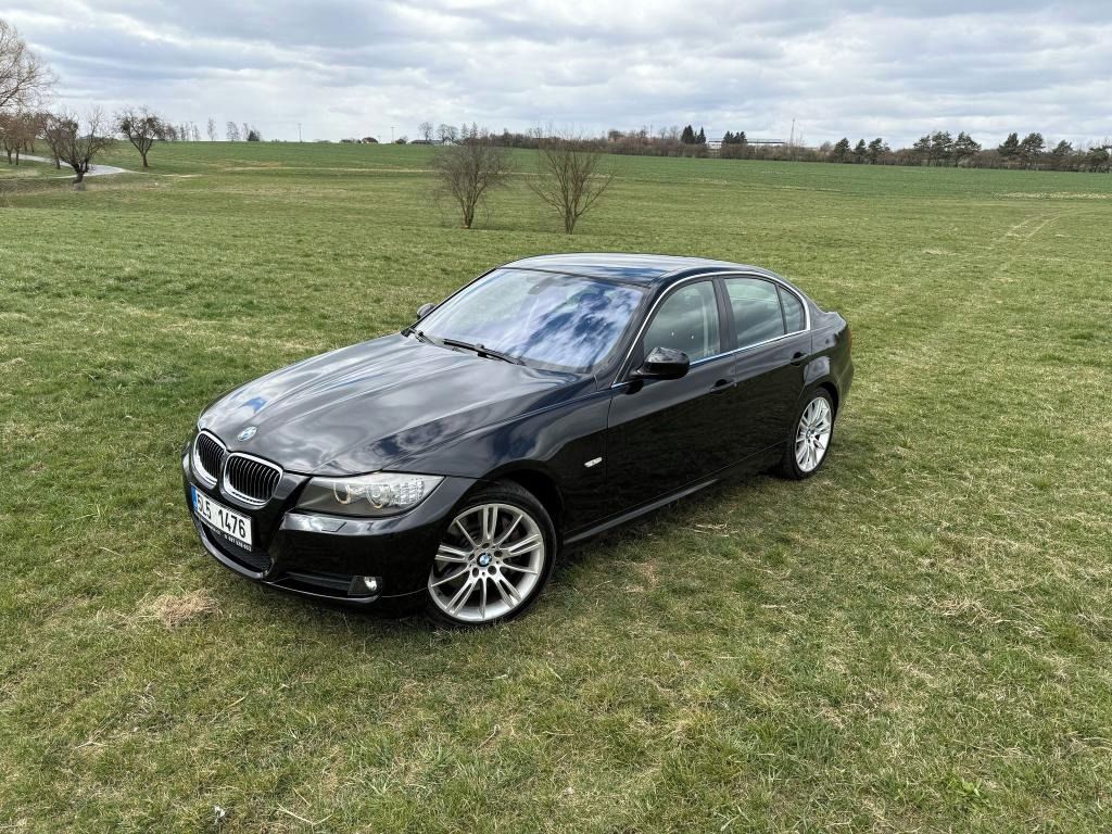 BMW Řada 3, 330i - XENONY - fotka 6