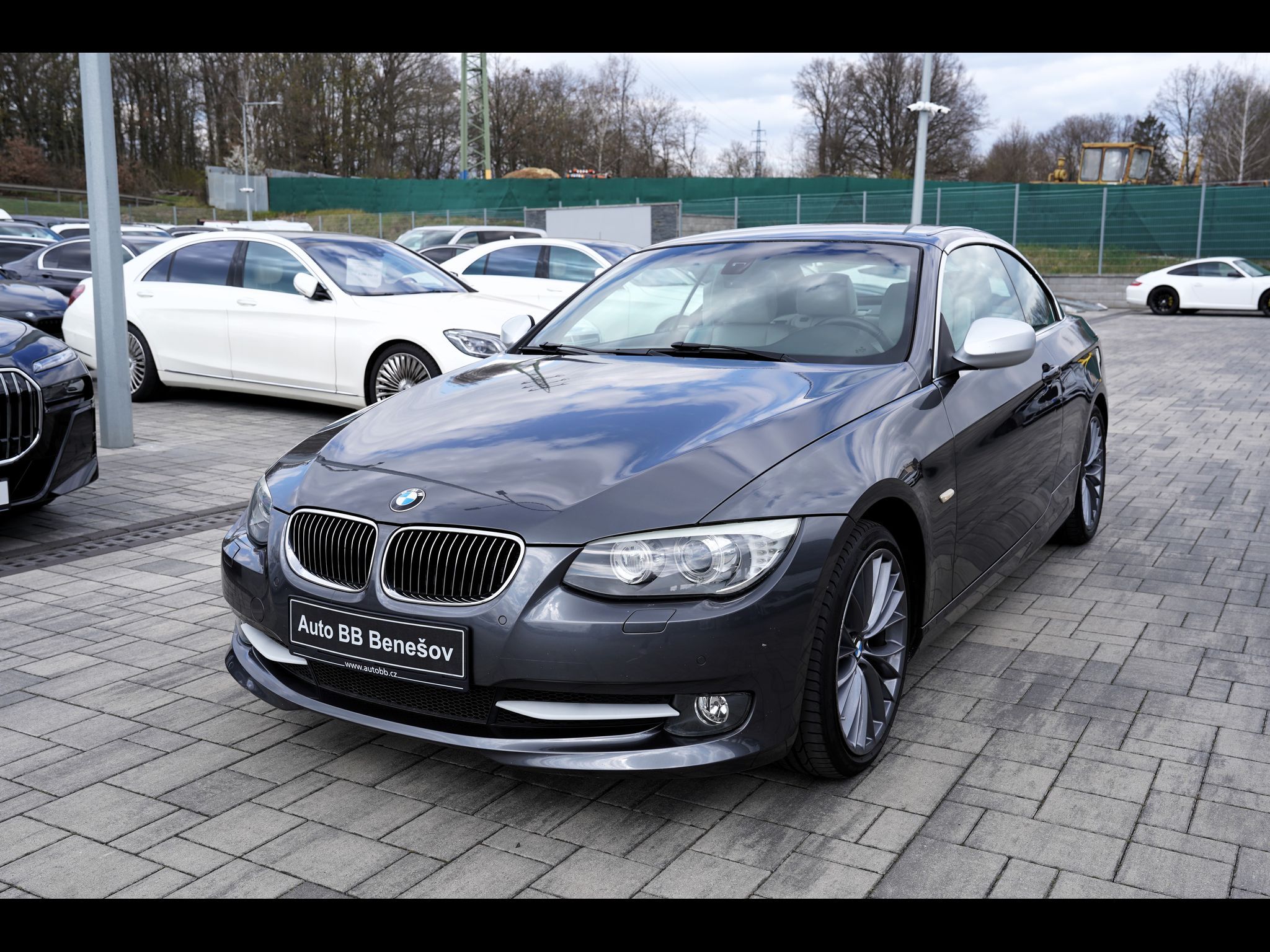 BMW Řada 3, 330i Cabrio/kůže/manuál/275 PS - fotka 2