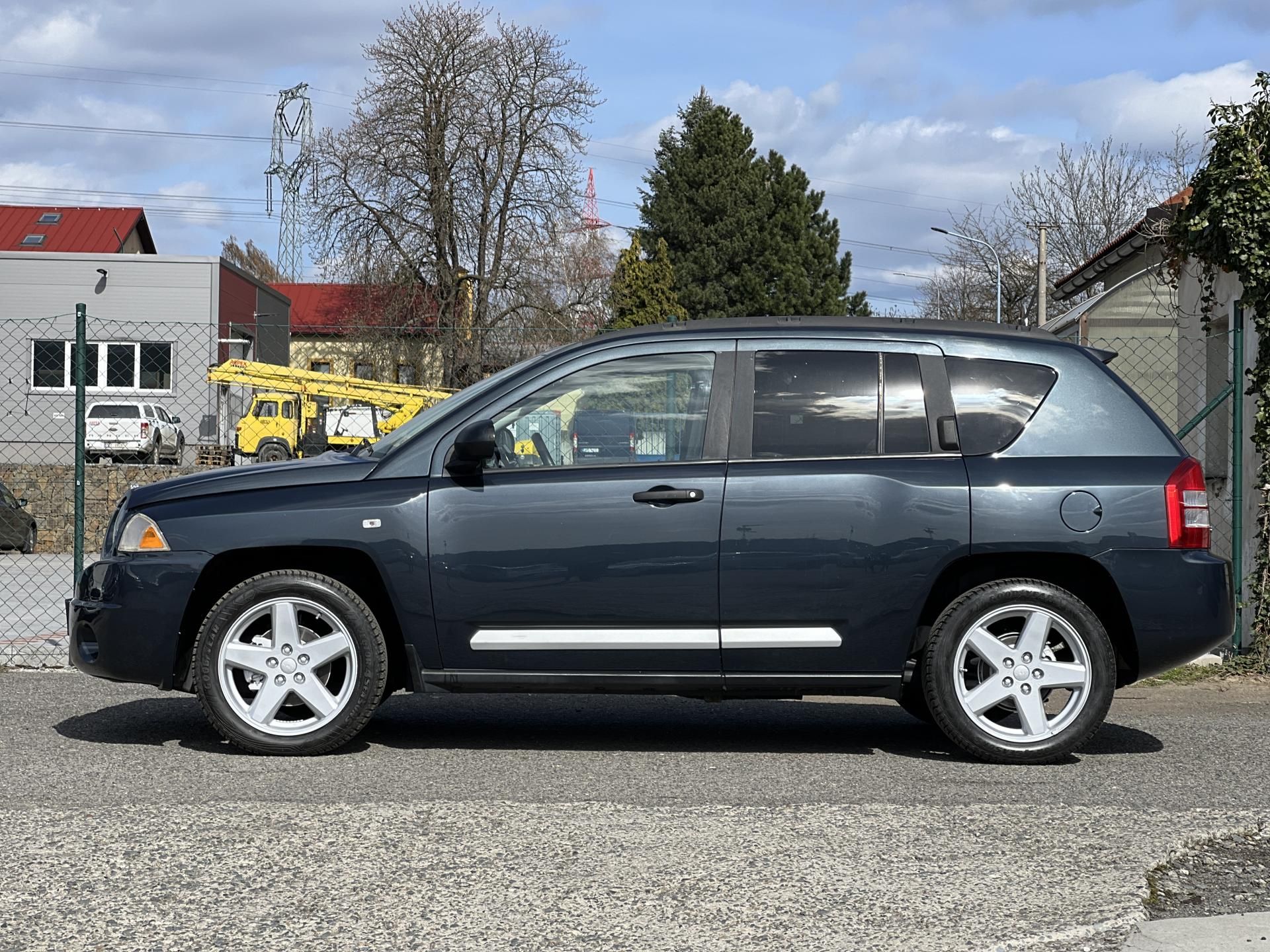 Jeep Compass, 2.0CRD LIMITED 4x4 KŮŽE NAVI - fotka 4