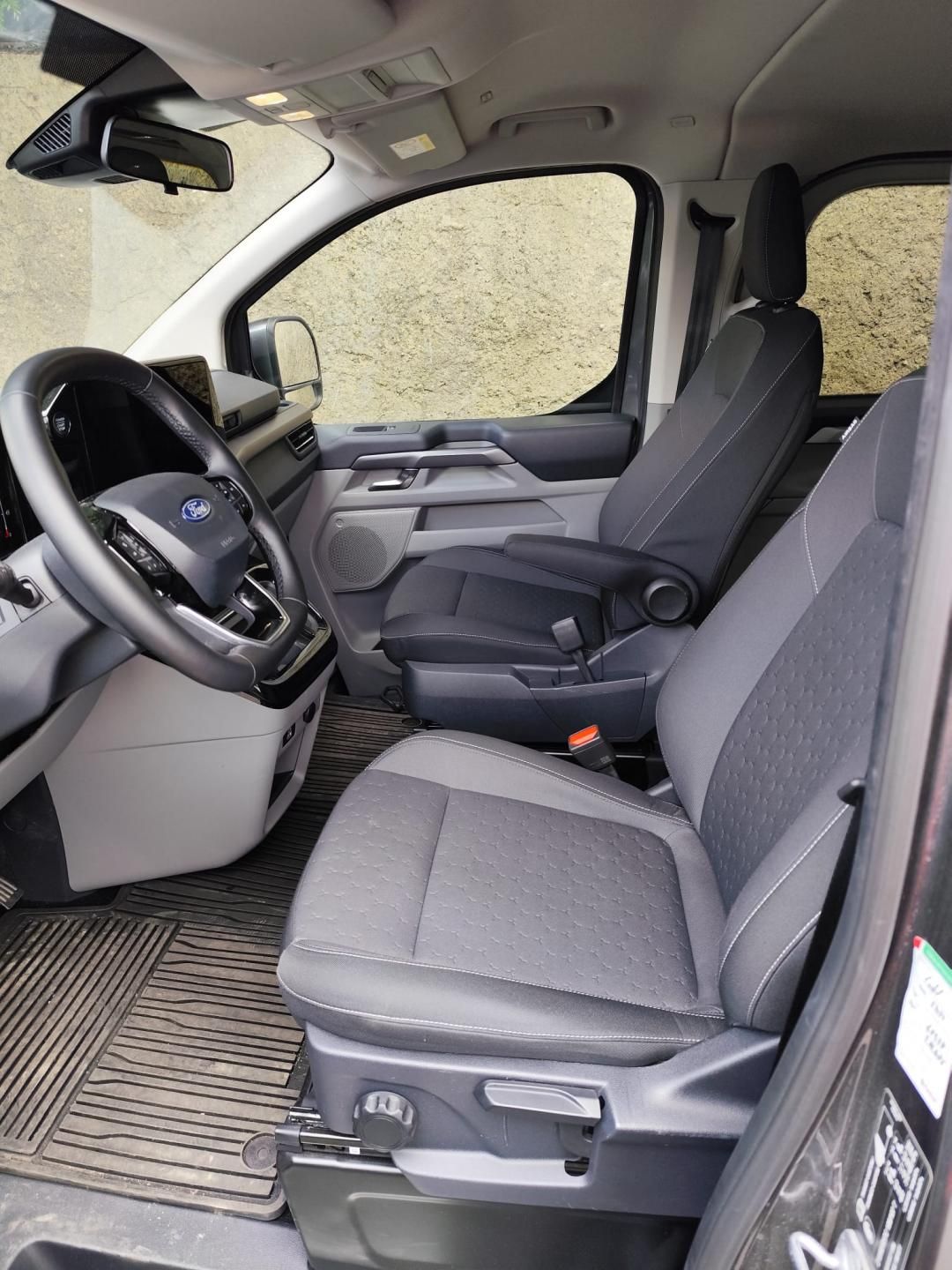 Ford Tourneo Custom, 2.0 EcoBlue, 8st.aut., L2 - fotka 5