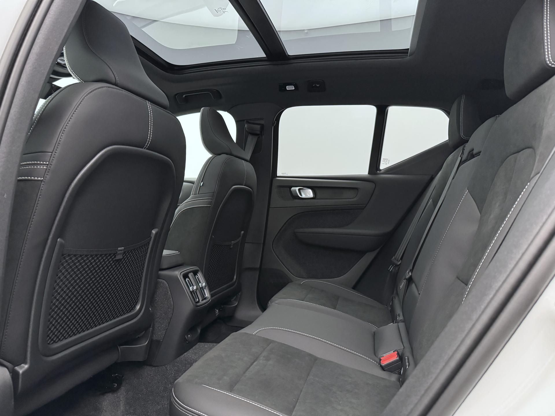 Volvo EX40, PURE ELECTRIC SINGLE ULTRA RWD - fotka 6