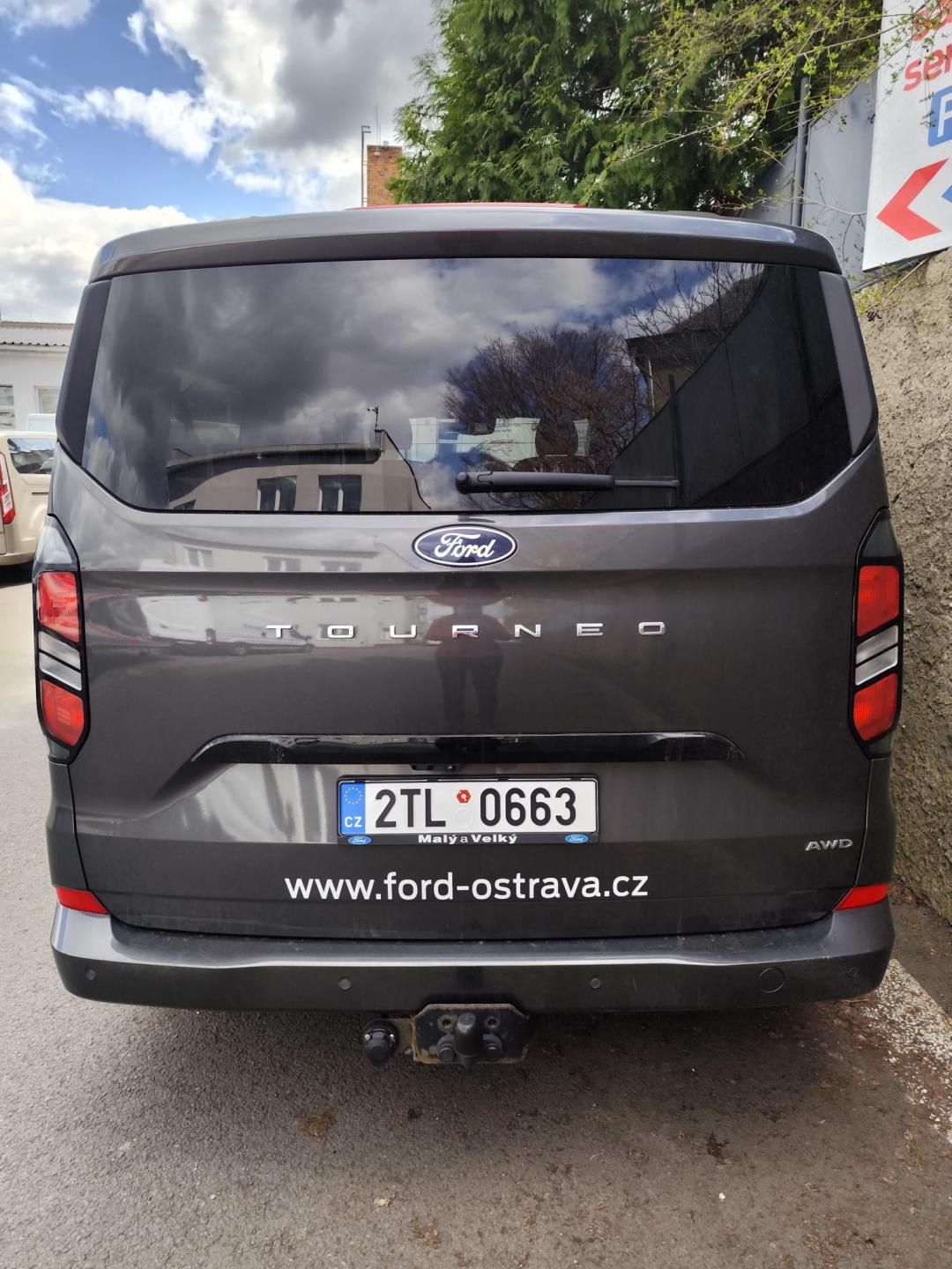 Ford Tourneo Custom, 2.0 EcoBlue, 8st.aut., L2 - fotka 4