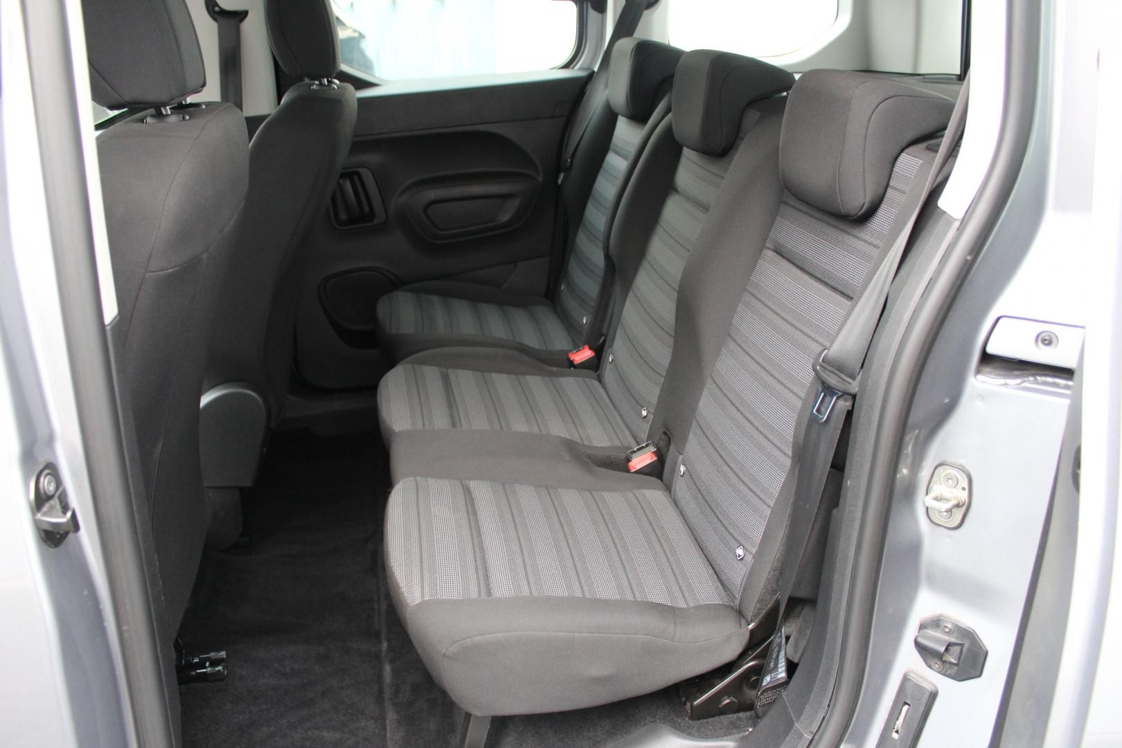 Opel Combo, 1,5 BlueHDi 130k - fotka 6