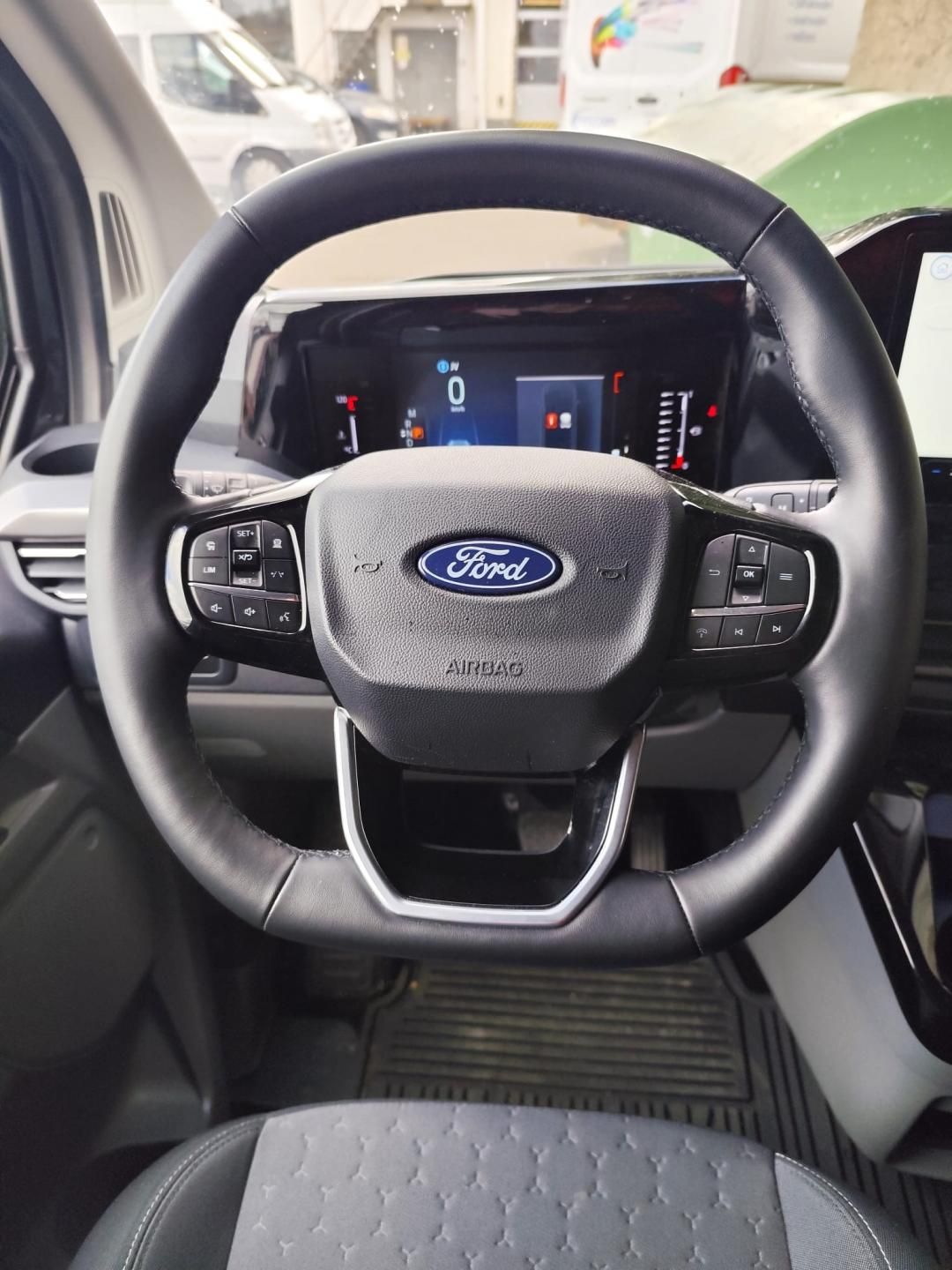 Ford Tourneo Custom, 2.0 EcoBlue, 8st.aut., L2 - fotka 6