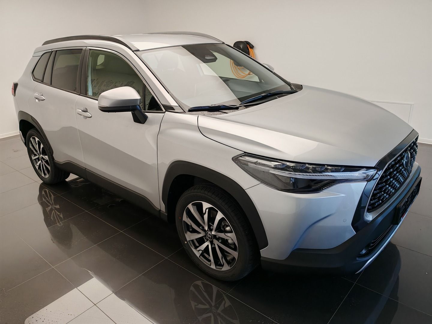 Toyota Corolla Cross, 2.0 Hybrid Style Tech - fotka 2