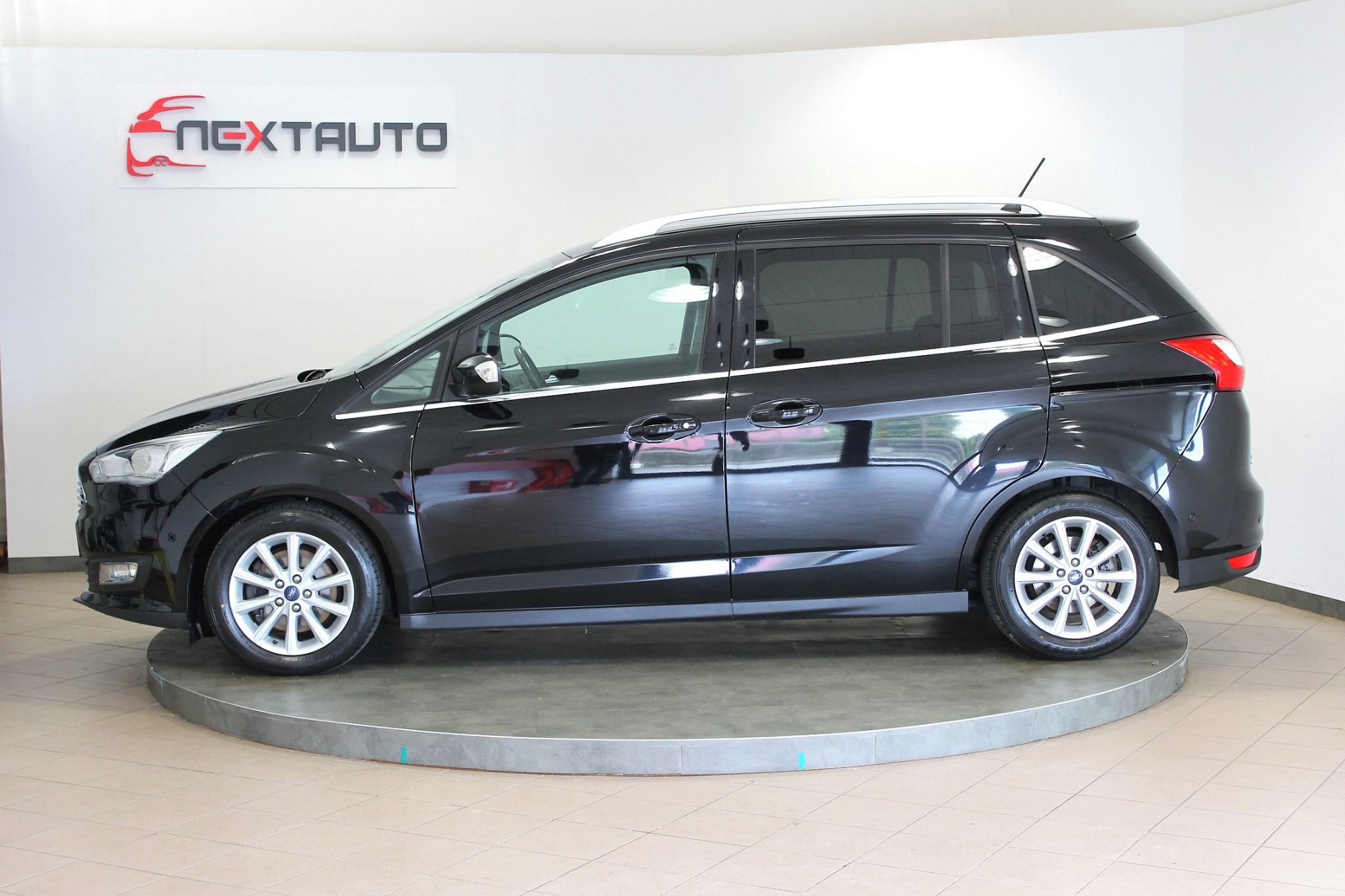 Ford Grand C-MAX, 1.0 EcoBoost 92 kW 7-MÍST - fotka 2
