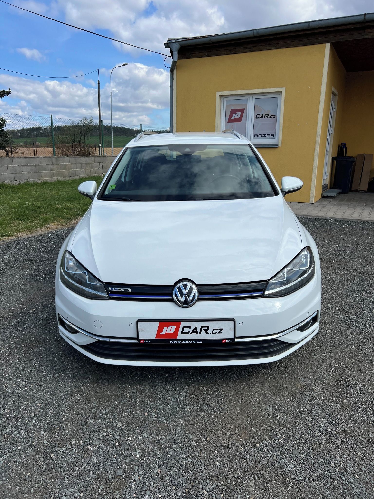 Volkswagen Golf, 1.5 TSI DSG NAVI TAŽNÉ 1.M DPH - fotka 3