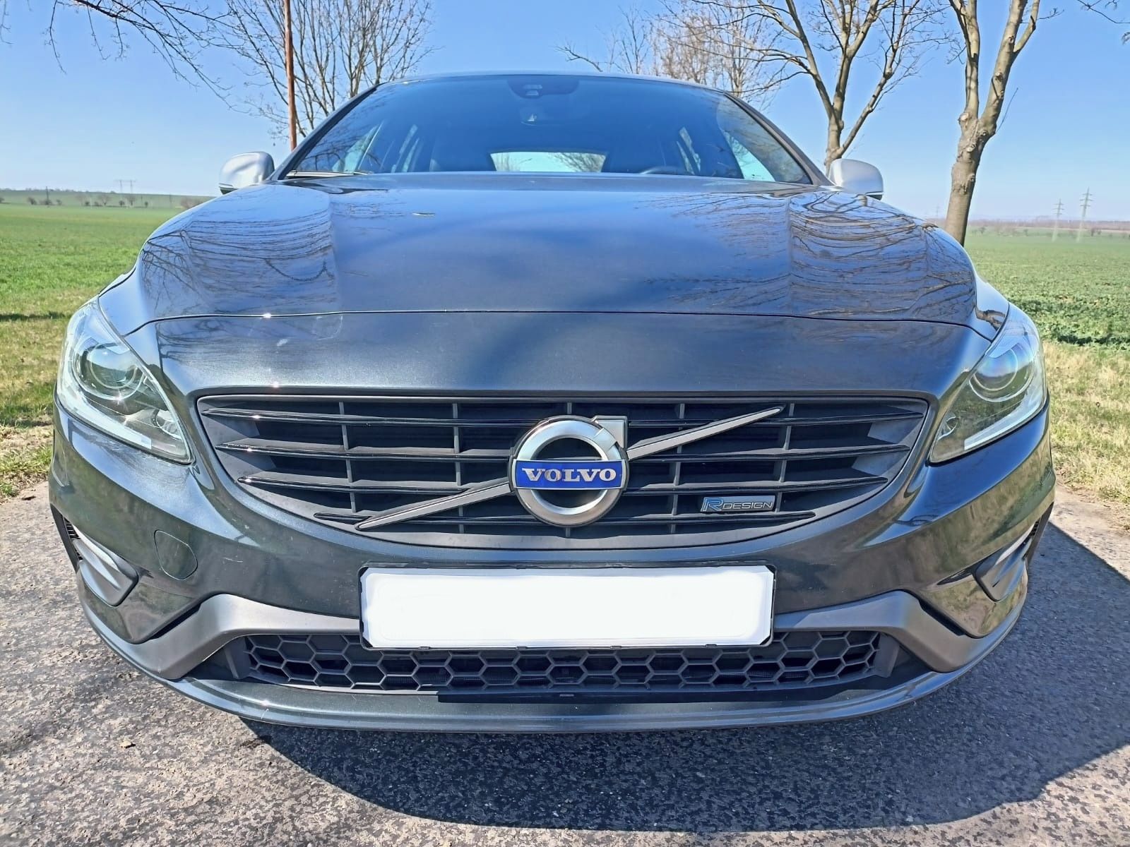 Volvo V60, 2.4 D6 158 kW R-DESING HYBRID - fotka 4