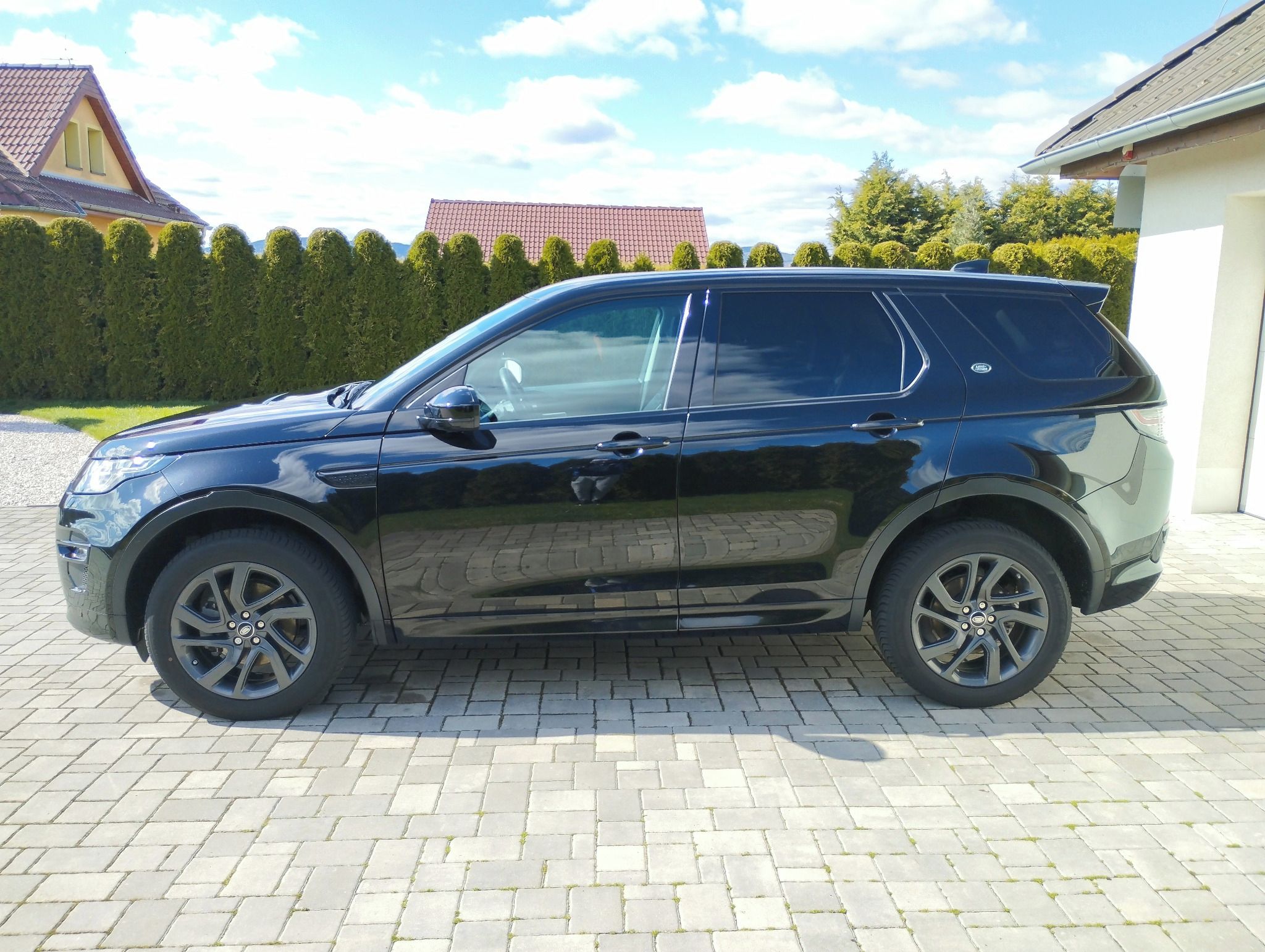 Land Rover Discovery Sport, 2.0 D 4WD R-DYNAMIC - fotka 4