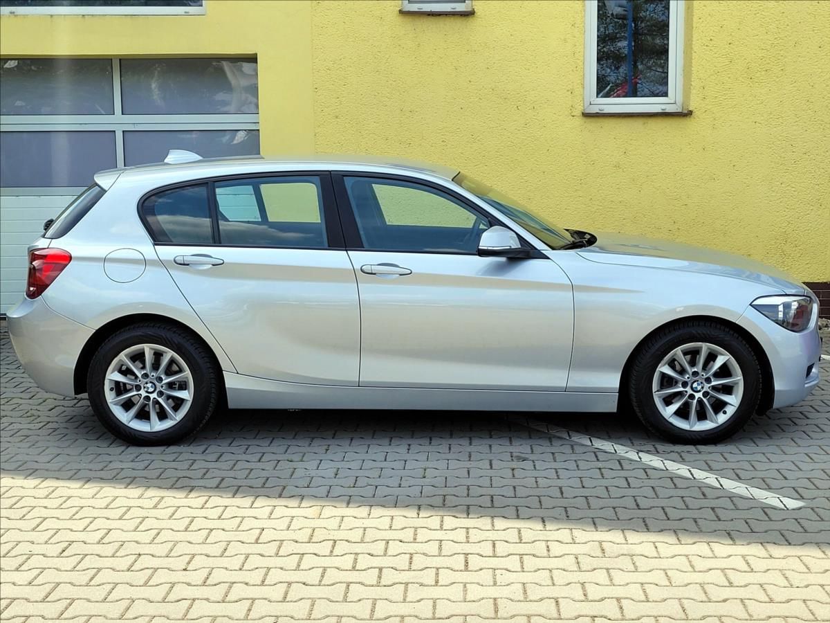 BMW Řada 1, 118d 105kW Urban SERV.KN - fotka 5
