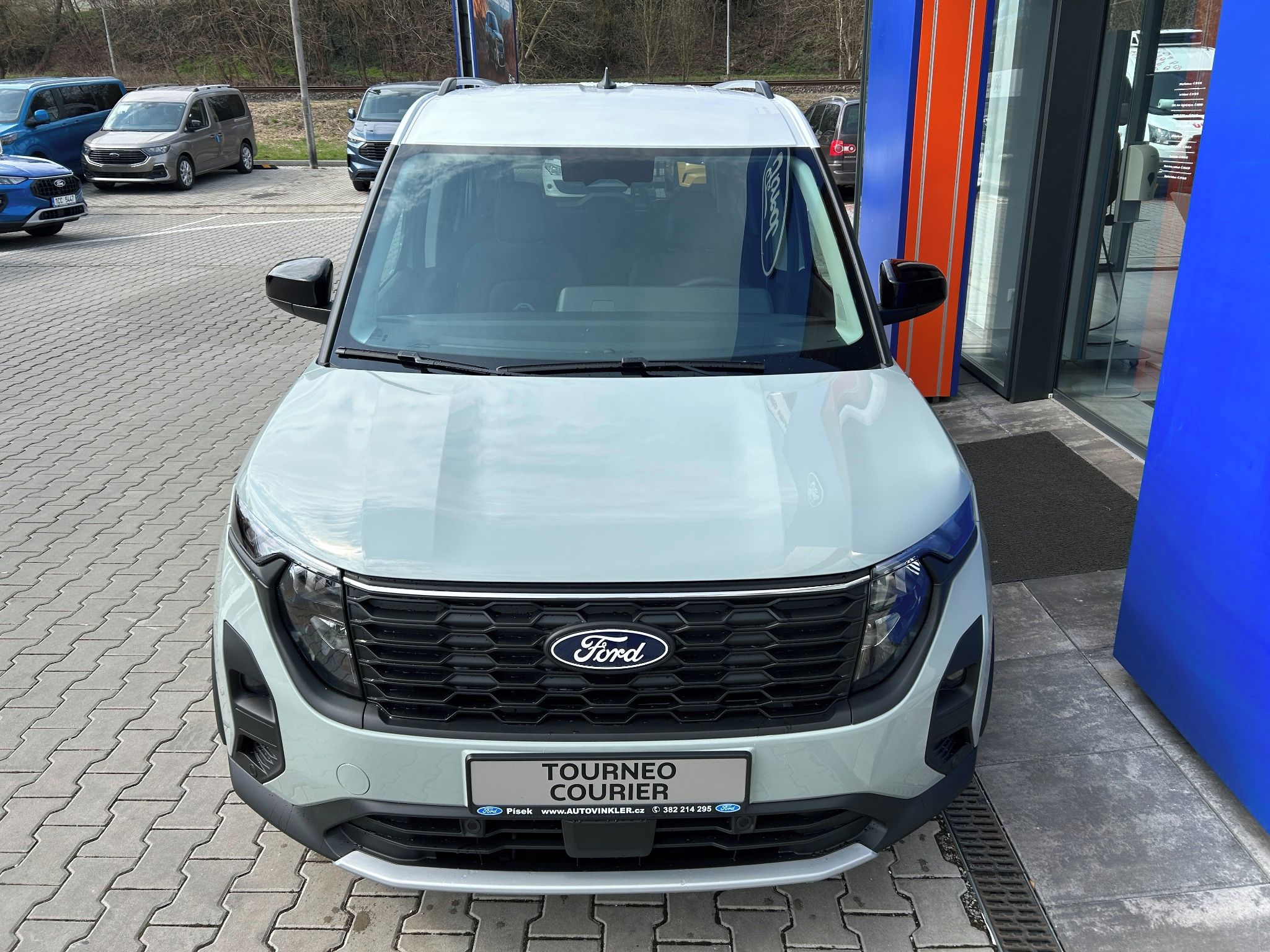Ford Tourneo Courier, 1.0 EcoBoost 92 kW Active L1 - fotka 2