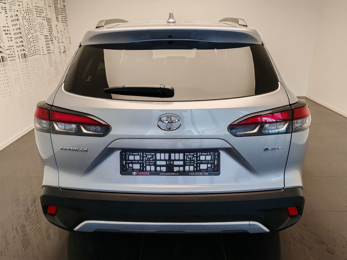 Toyota Corolla Cross, 2.0 Hybrid Style Tech - fotka 4