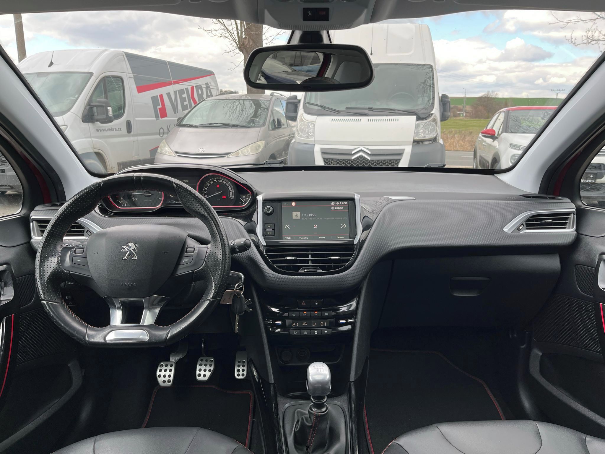 Peugeot 2008, 1.2 130k GT LINE ZÁRUKA SERVIS - fotka 3
