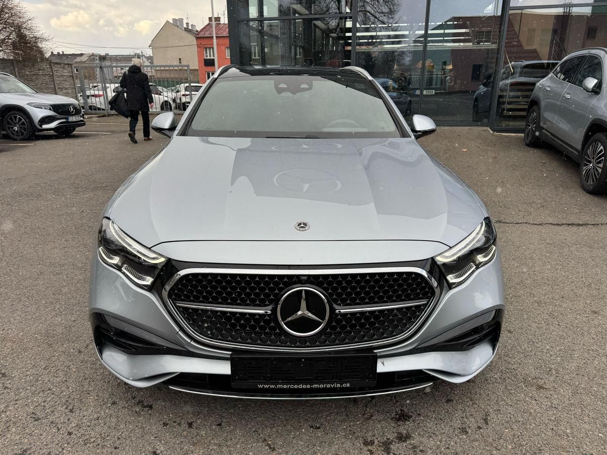 Mercedes-Benz Třídy E, E 220 d 4MATIC kombi - fotka 2