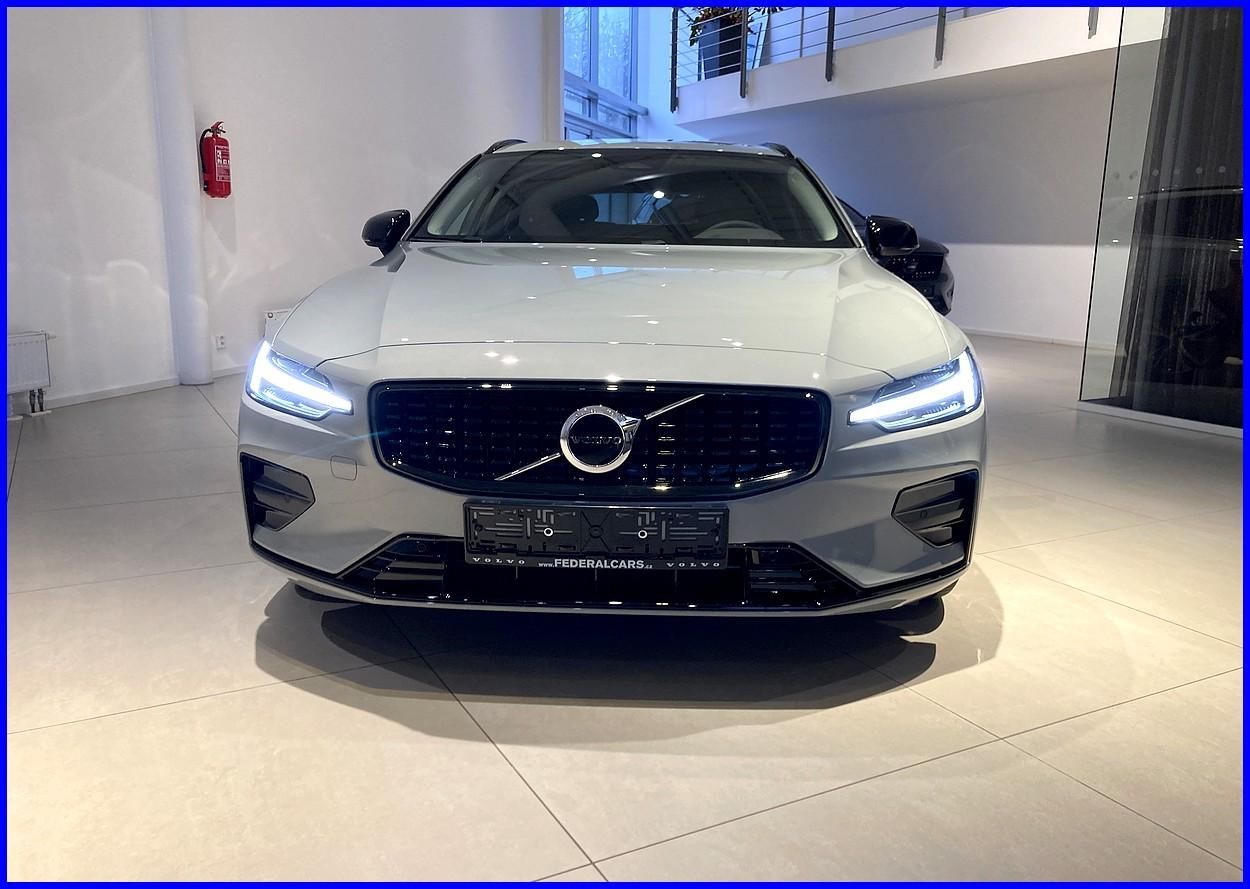 Volvo V60, B4 PLUS DARK MY26 - fotka 2