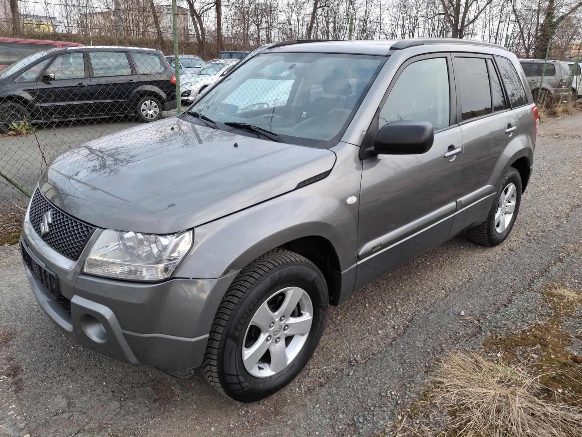Suzuki Grand Vitara, 2.0 benzin 4x4 - fotka 3